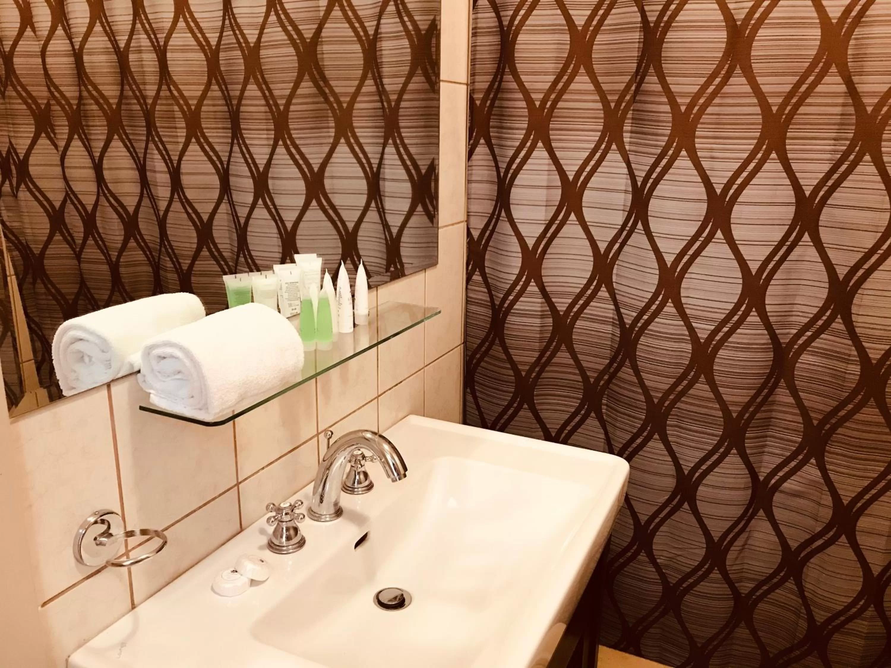 Shower in Tala Bay Residence - Families Only