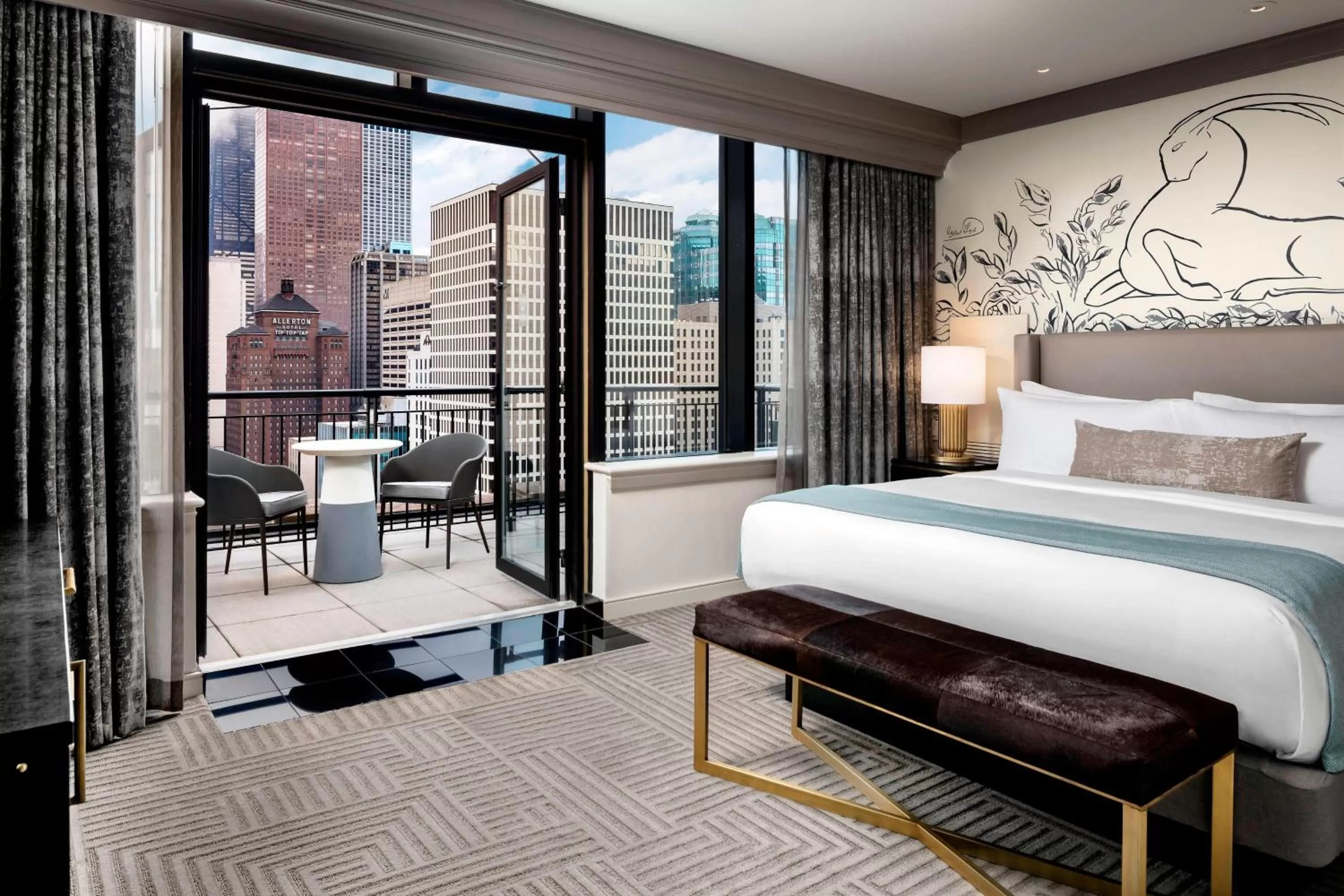 Photo of the whole room, Bed in The Gwen, a Luxury Collection Hotel, Michigan Avenue Chicago