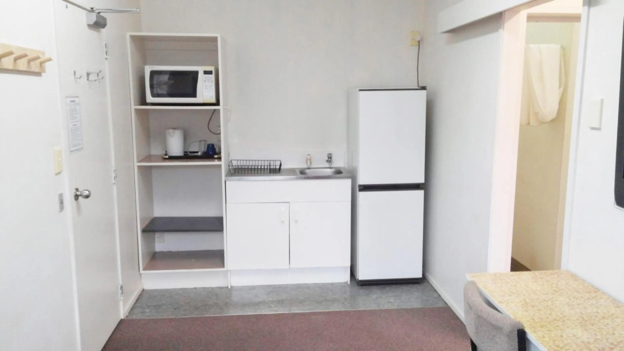 Kitchen or kitchenette in Backpackers Central Hamilton