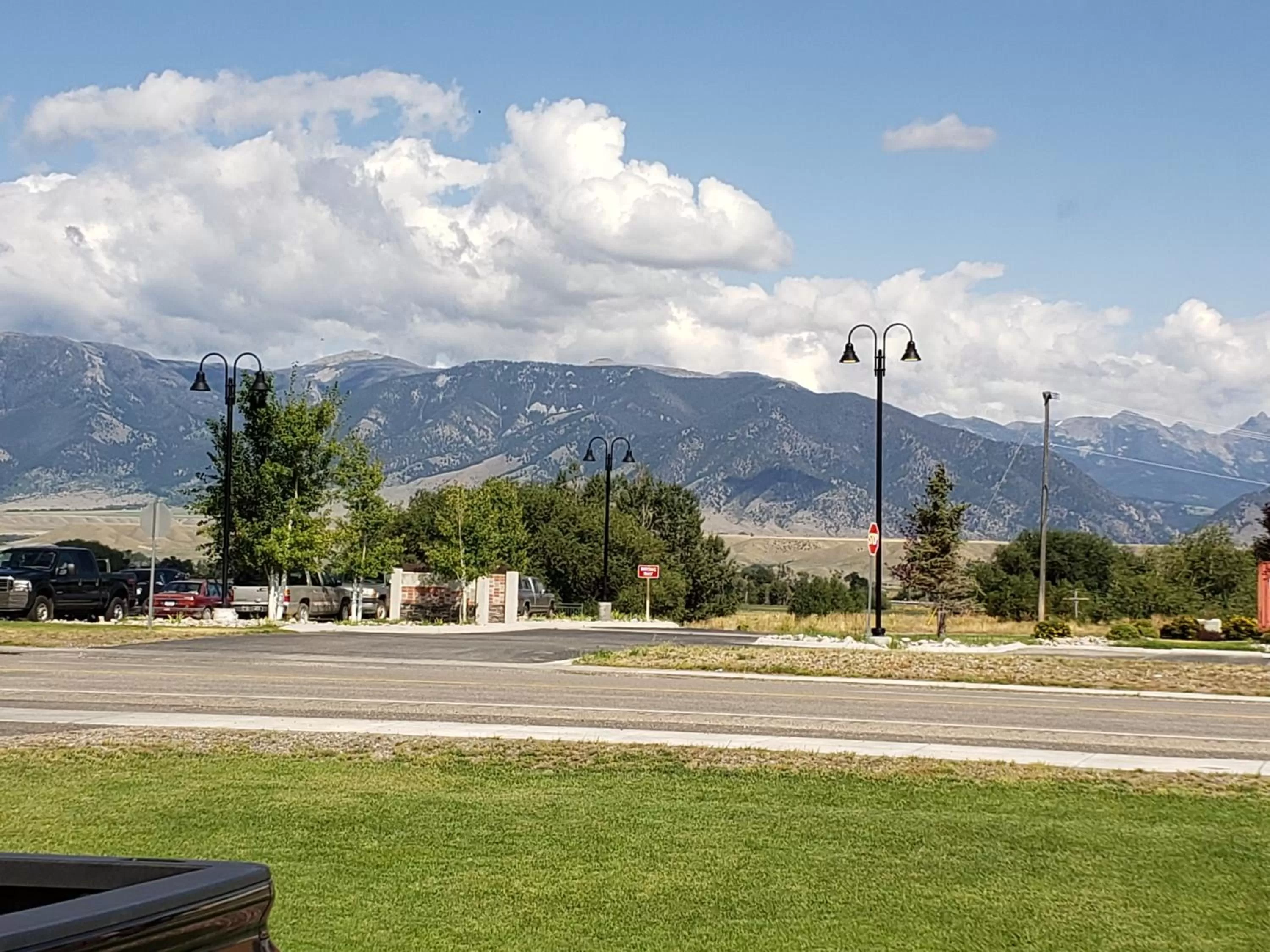 Mountain view in Red Bear Inn