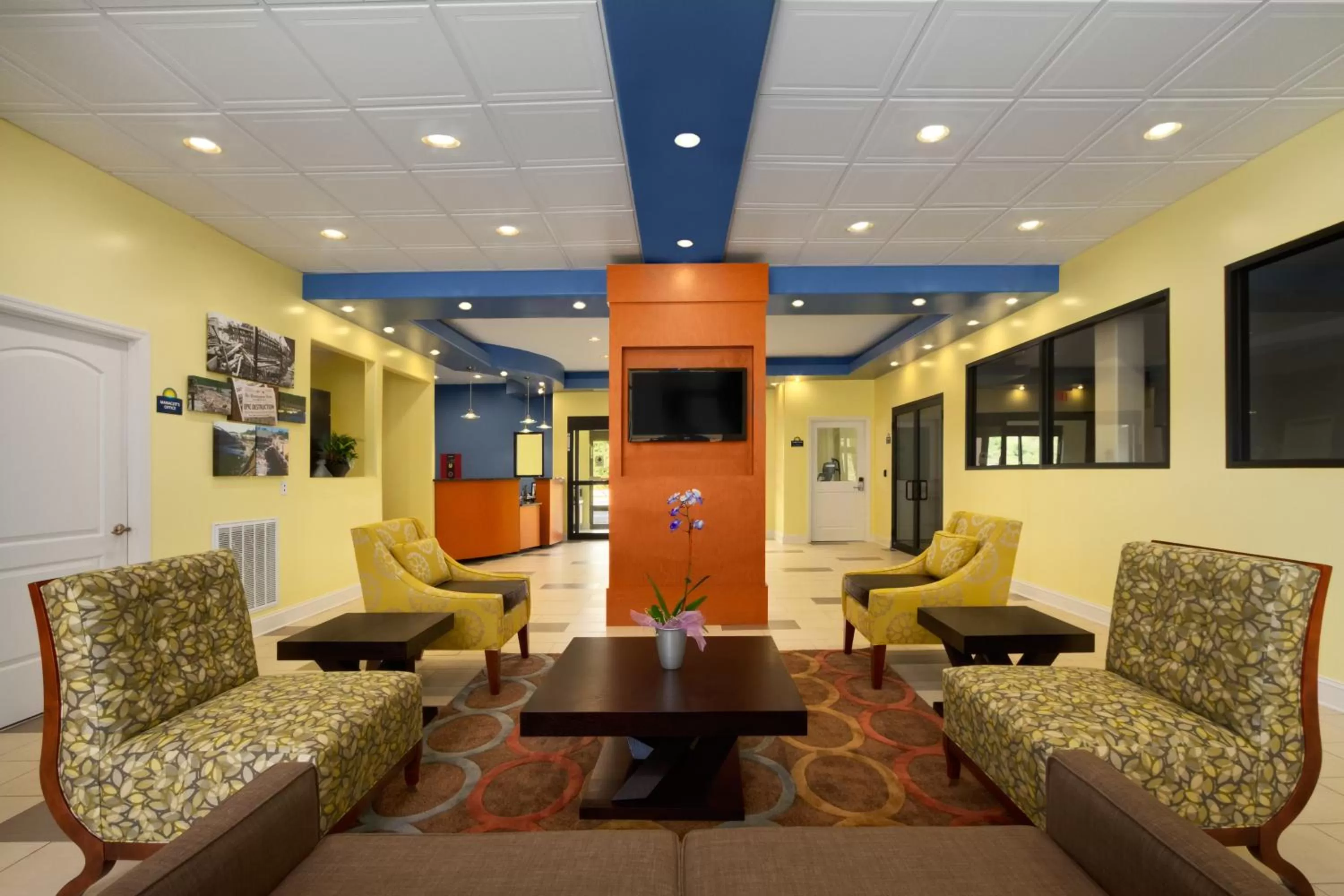 Lobby or reception in Days Inn by Wyndham Fultondale