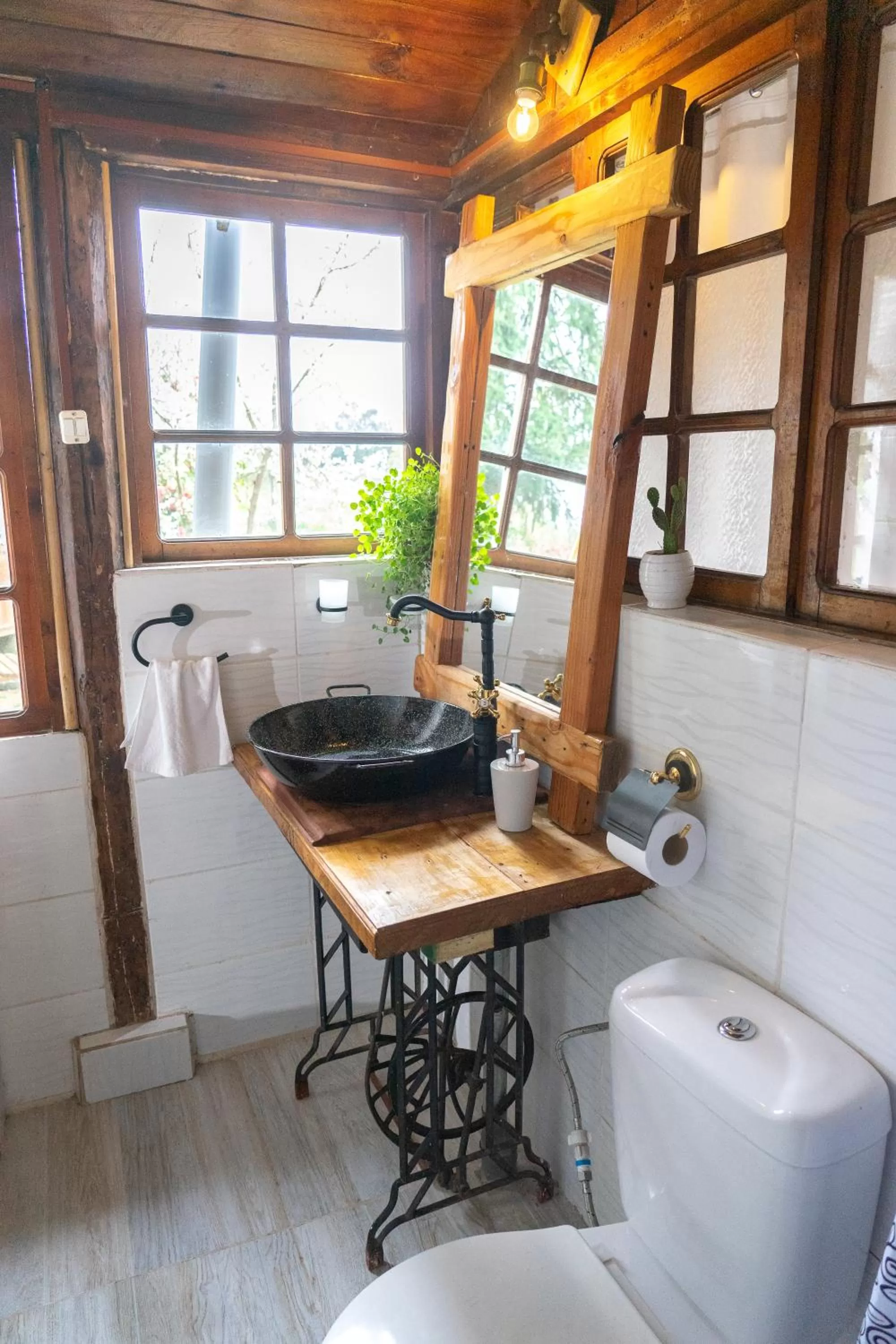 La Casa de Adobe Natural y Más