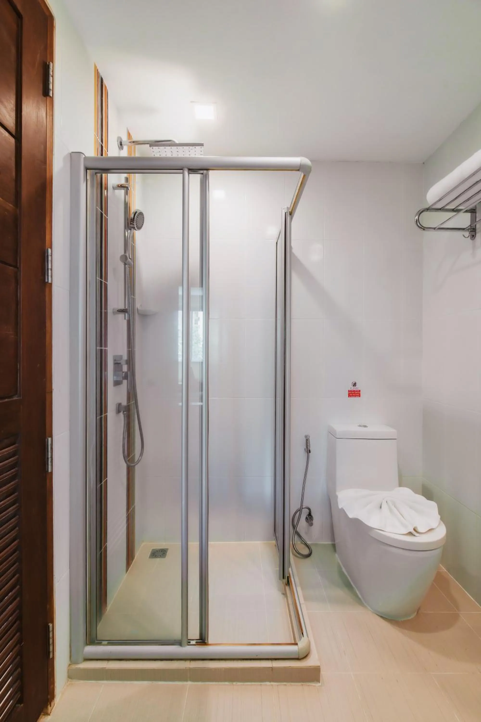 Shower in Elite Suites Patong