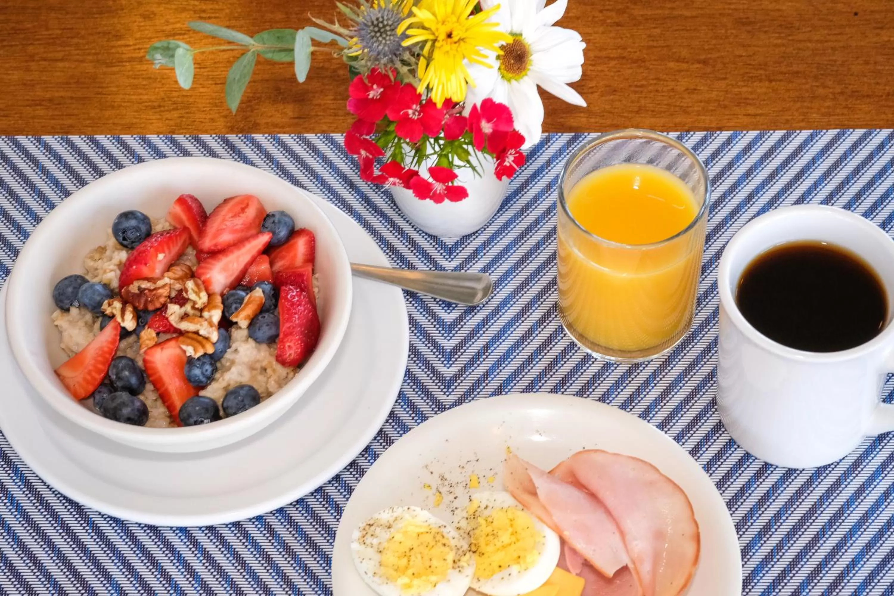 Breakfast in Harborside Inn