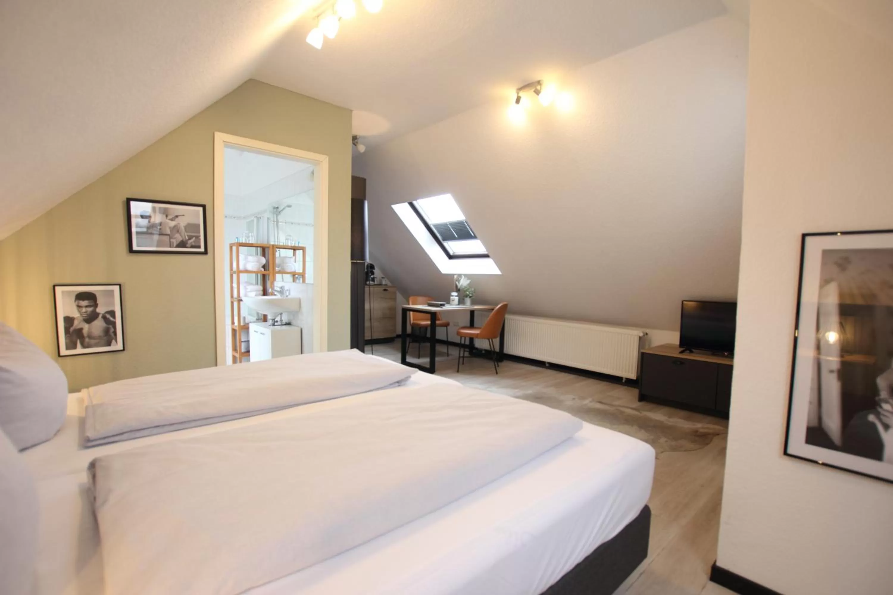 TV and multimedia, Bed in zeitlos Hotel und Restaurant am Fuchsbach
