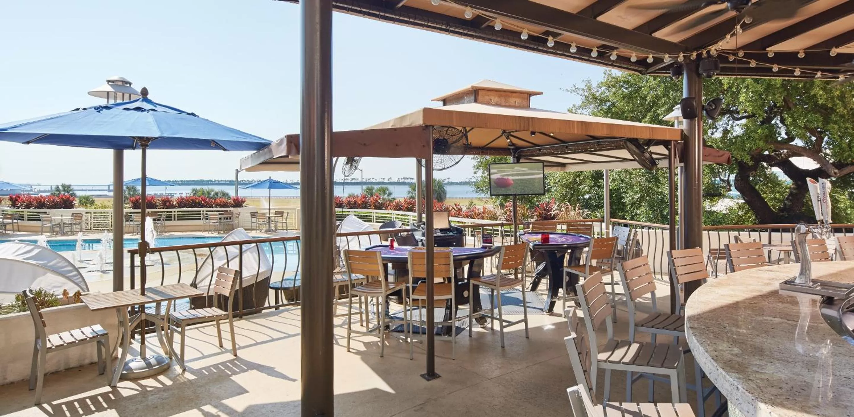 Swimming pool in Harrah's Gulf Coast, A Caesars Destination
