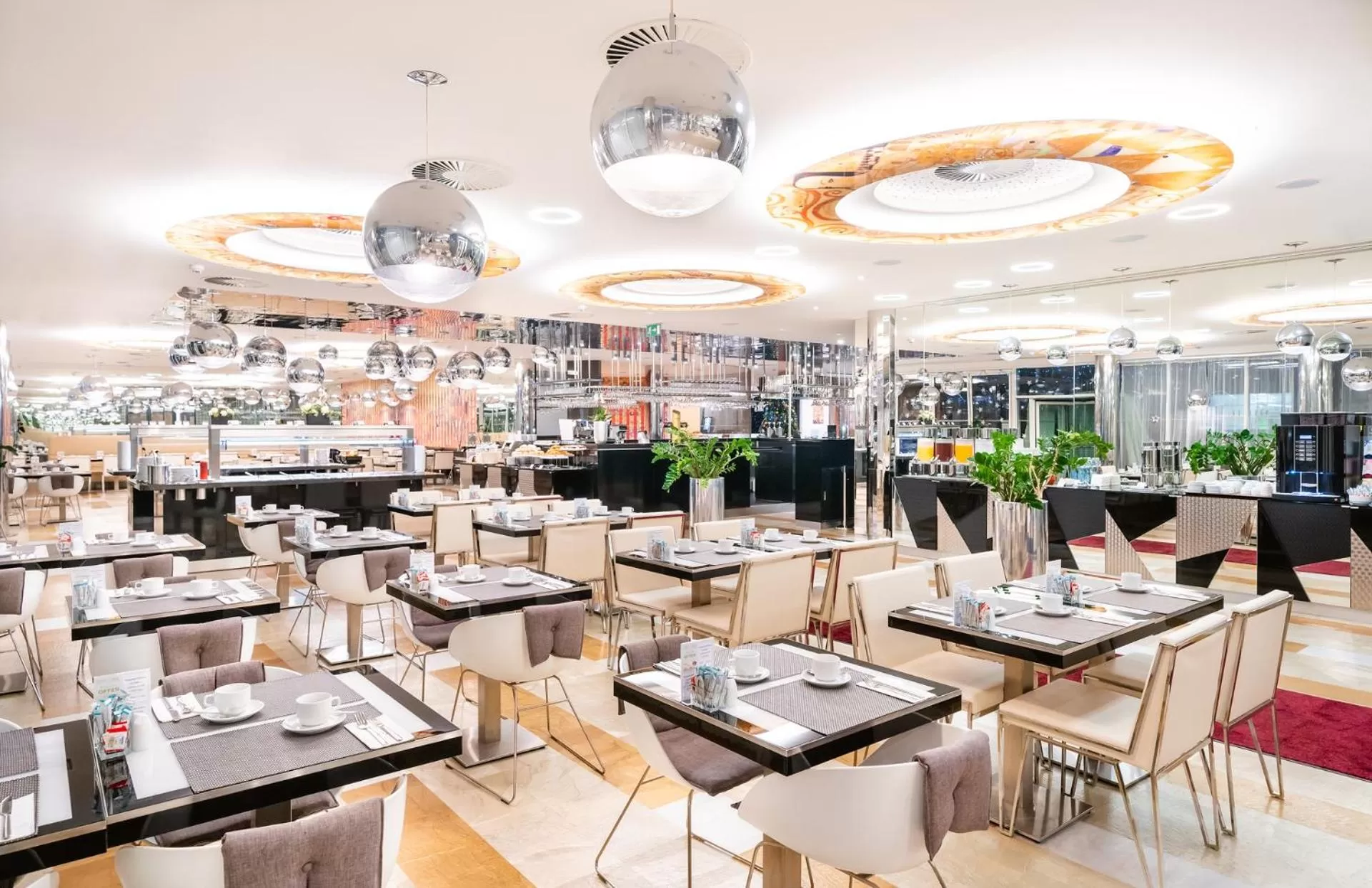 Restaurant/places to eat in Grandium Hotel Prague