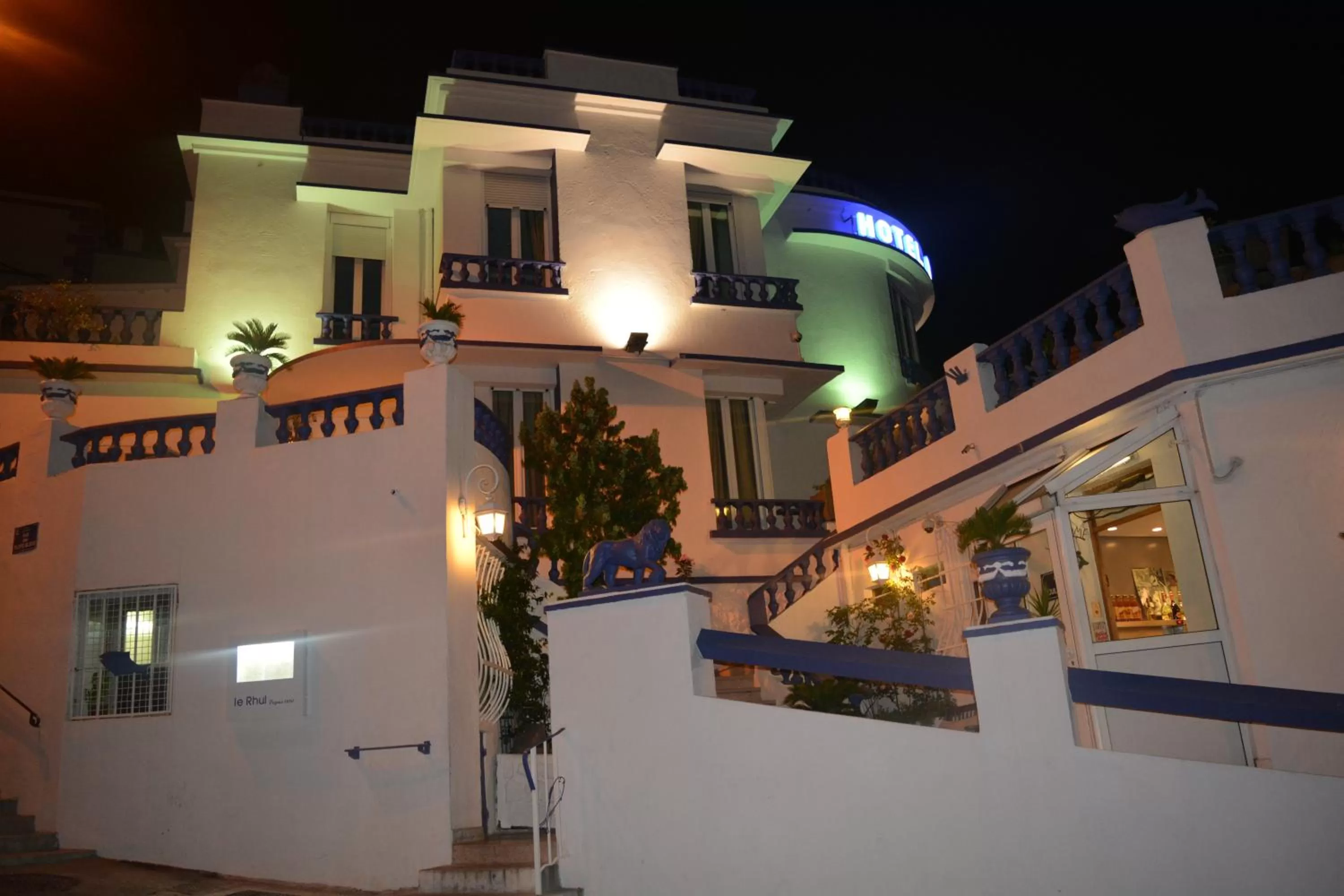 Facade/entrance in Le Rhul