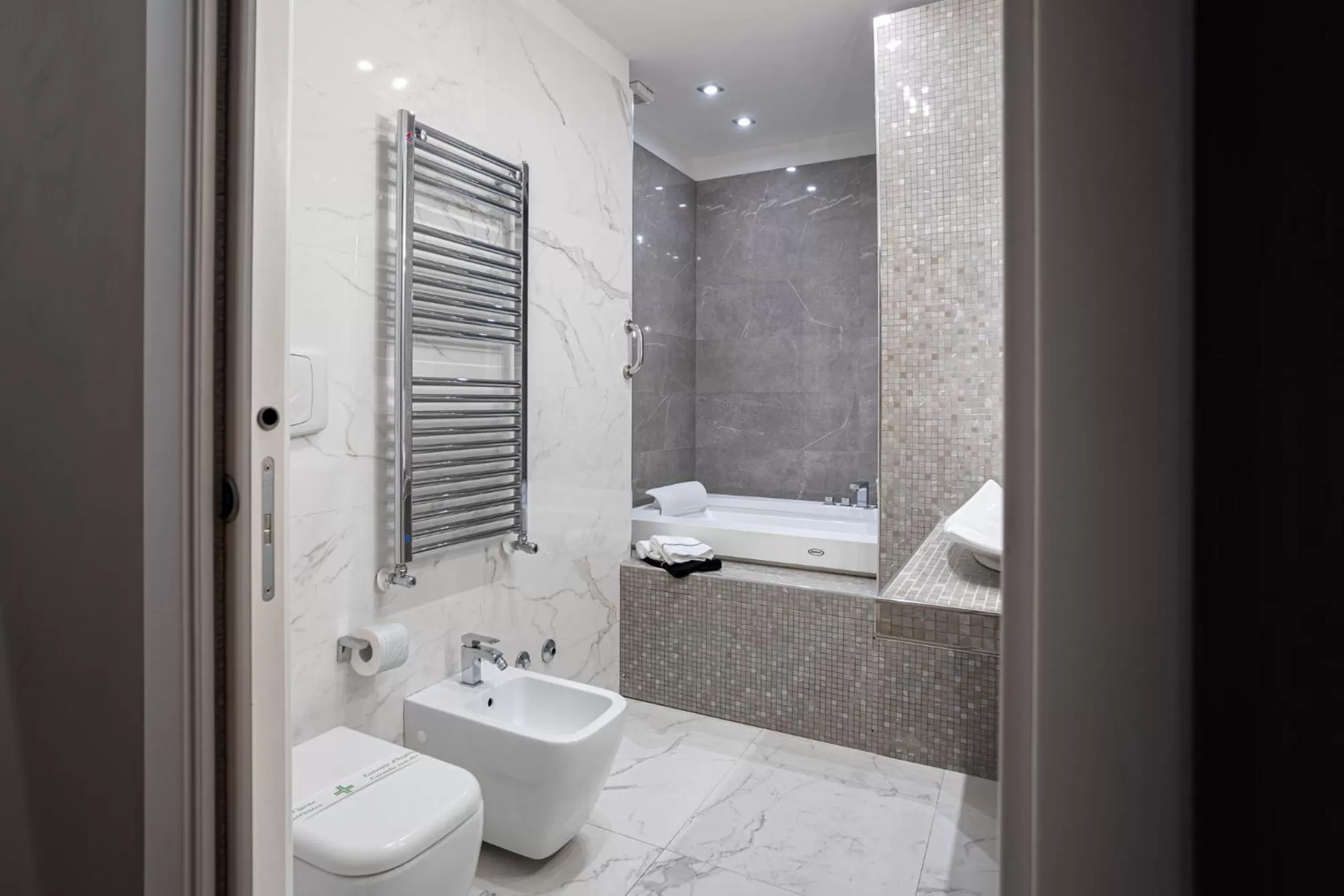 Bathroom in Cardilli Luxury Rooms