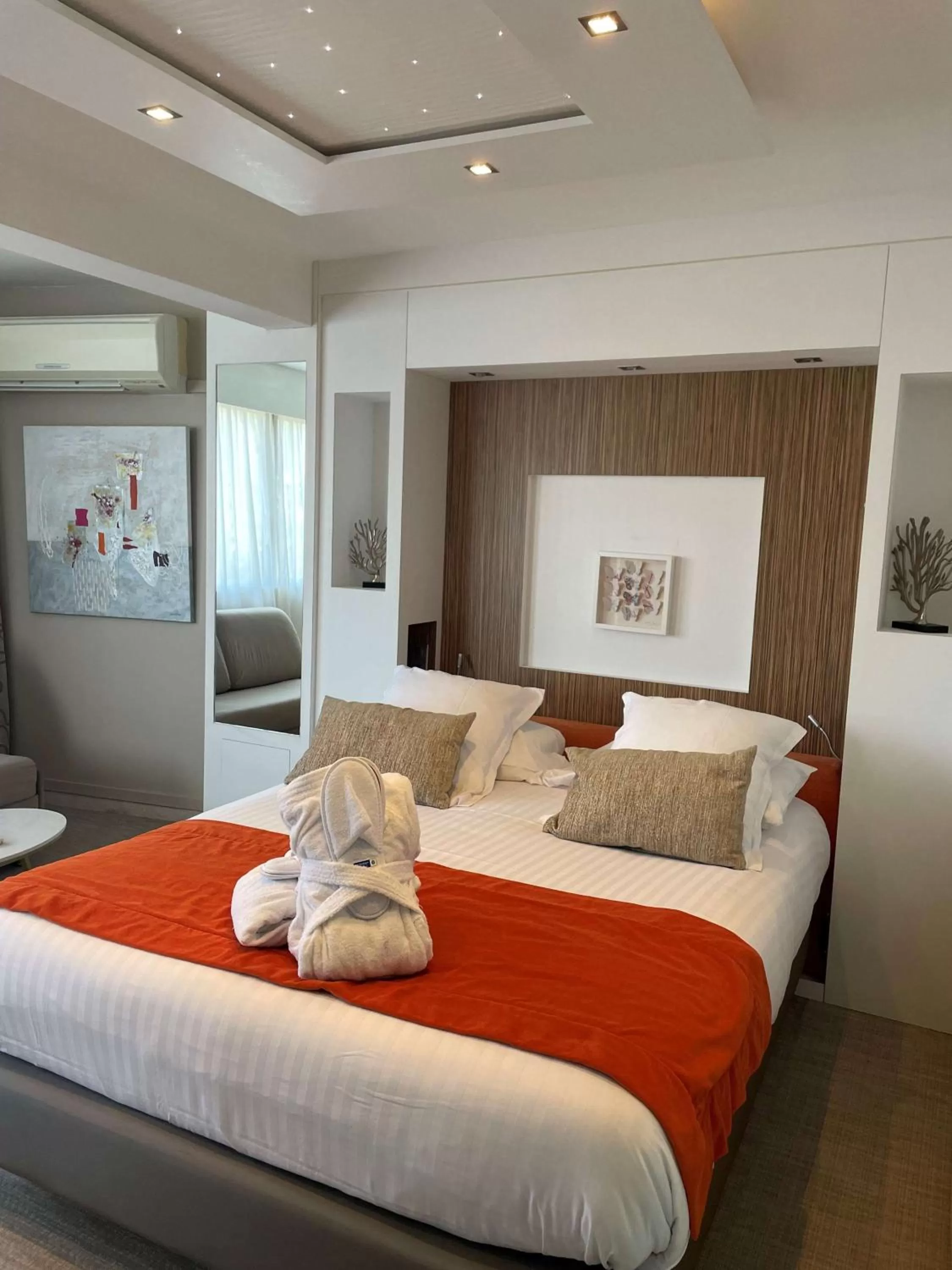 Bedroom, Bed in Best Western Plus Hôtel la Rade