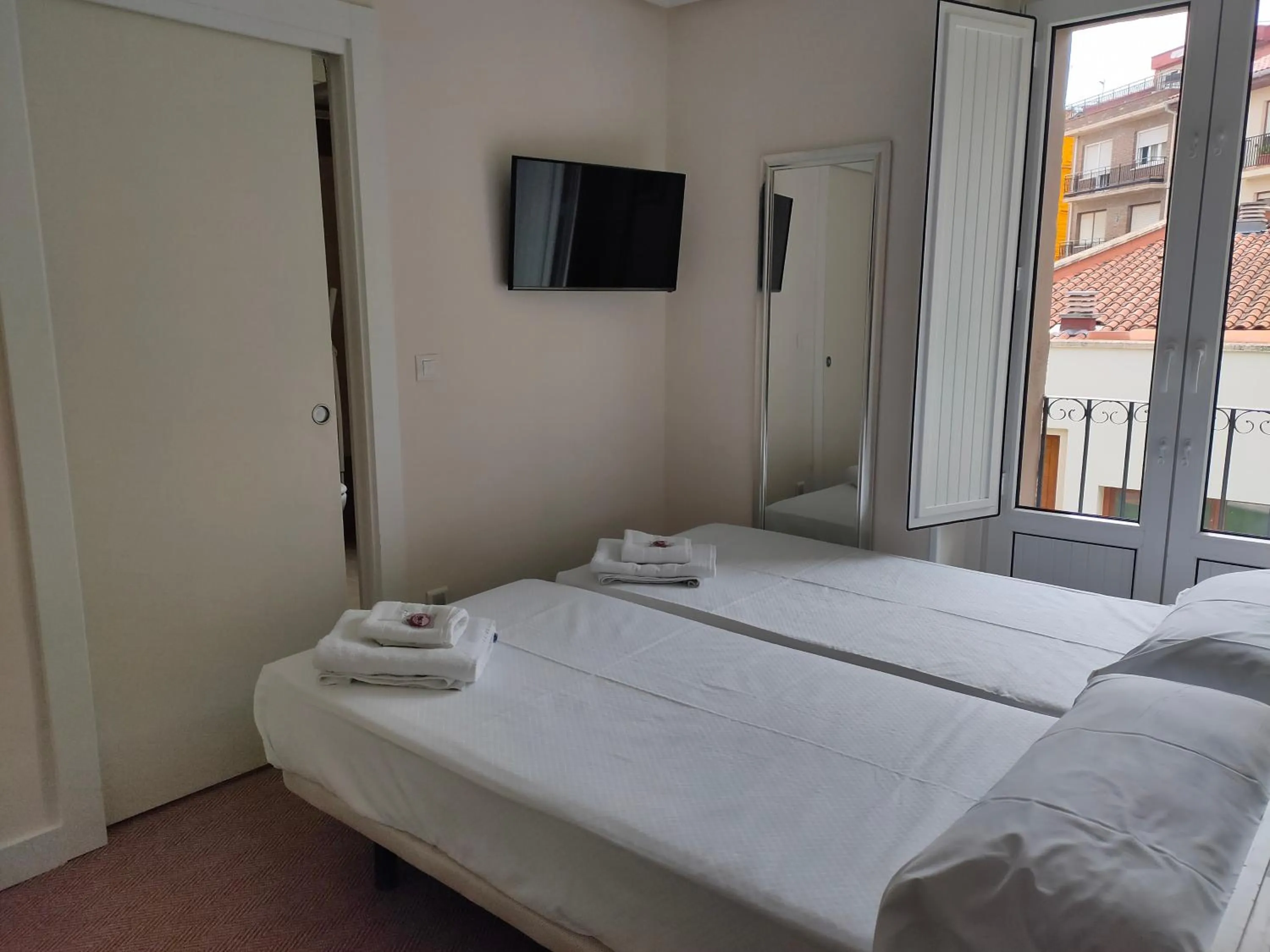 Photo of the whole room, Bed in Hotel Arrope