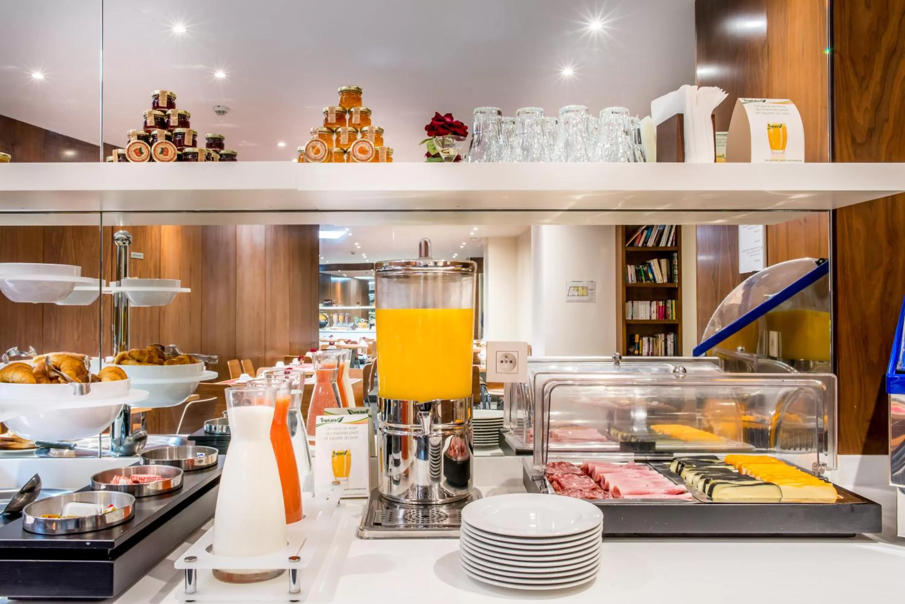 Area and facilities in Art Hotel Eiffel