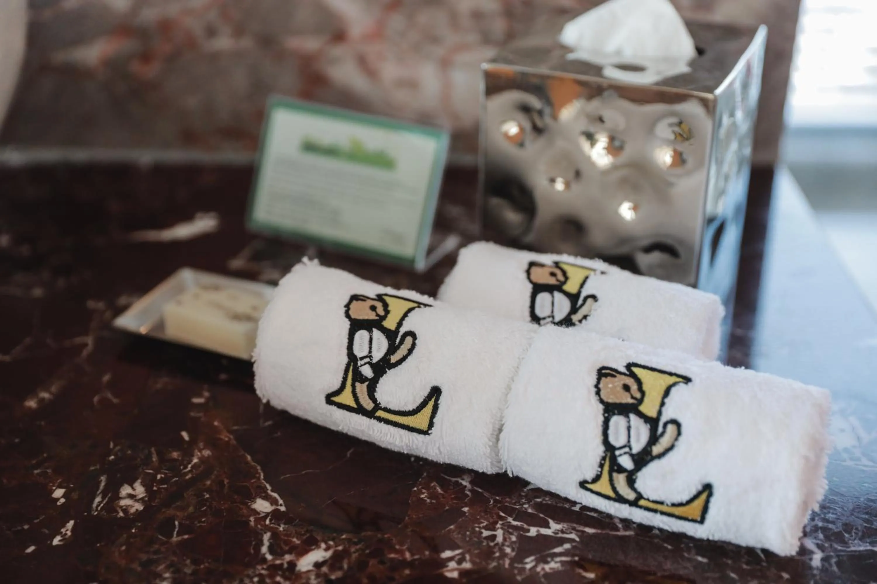 Logo/Certificate/Sign in The Longemont Shanghai