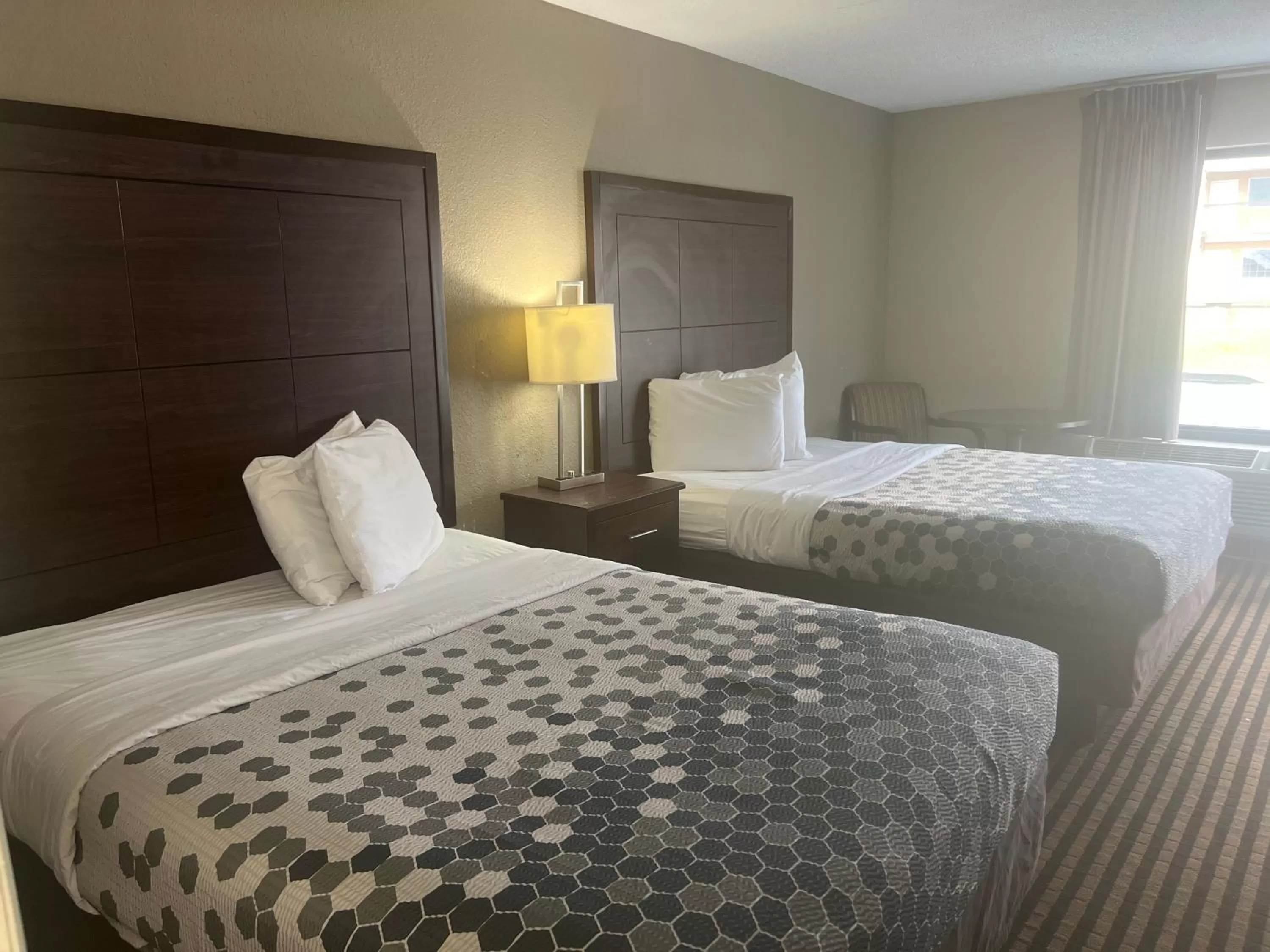 Bed in Econo Lodge Florence - Darlington