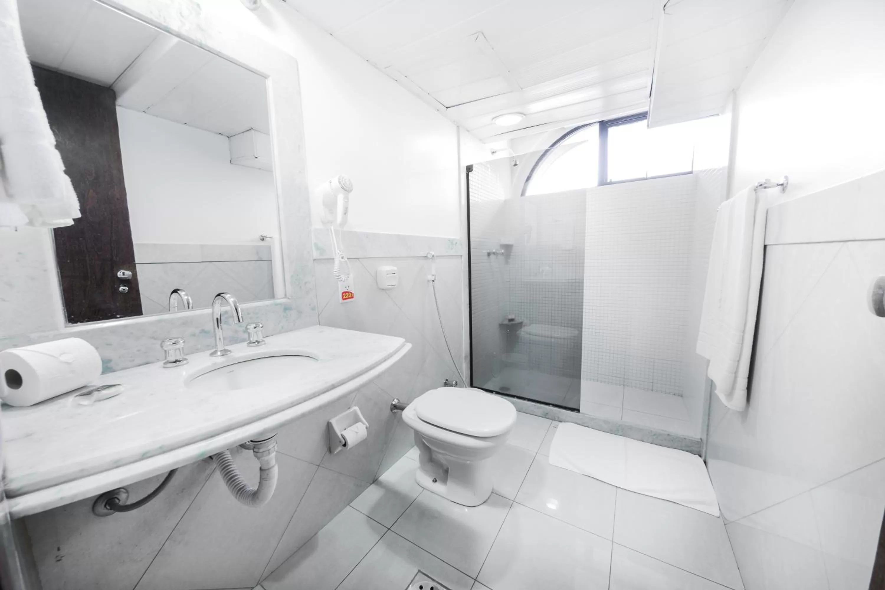 Shower in Phenícia Bittar Hotel