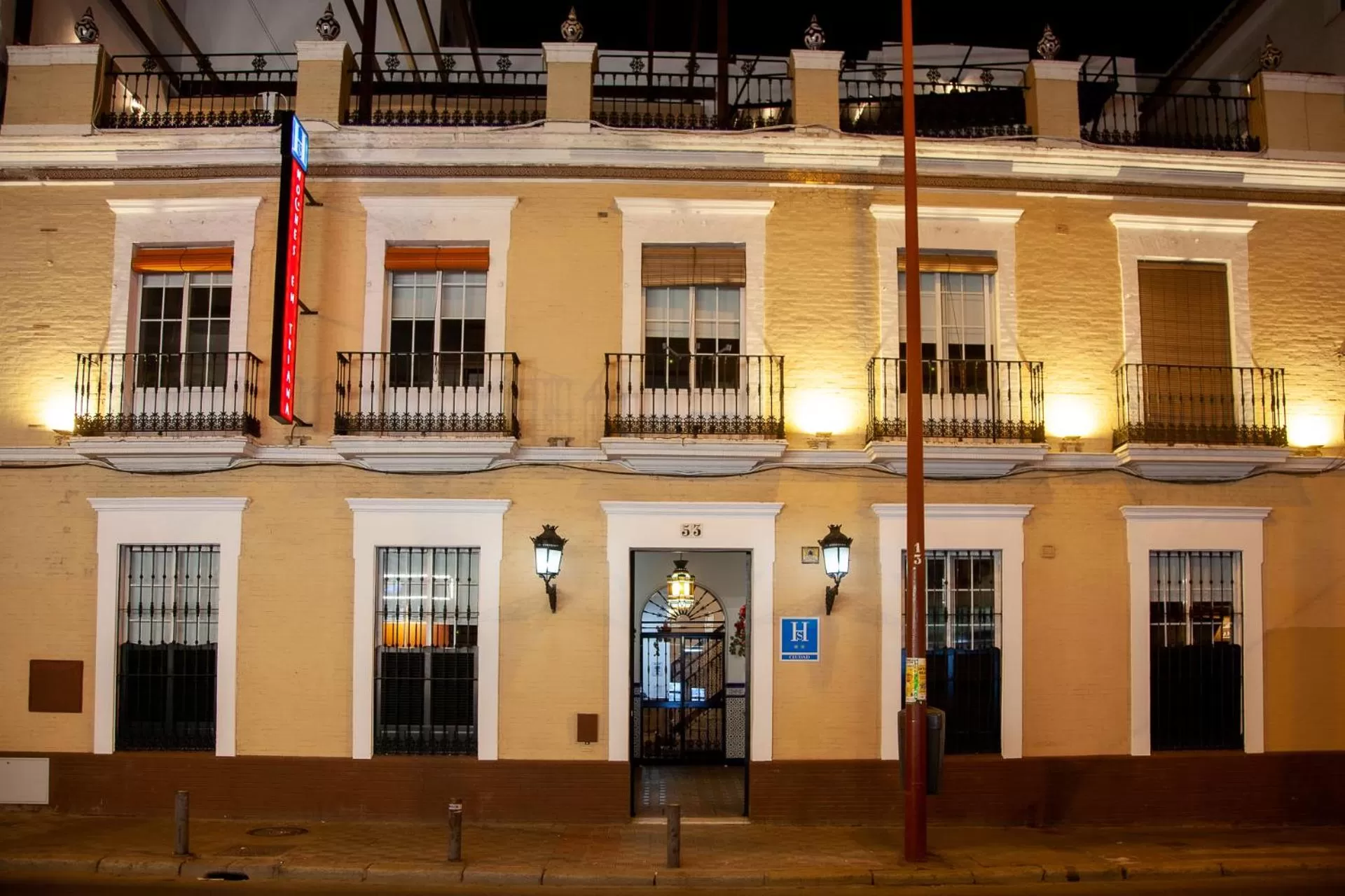 Property building in Noches en Triana