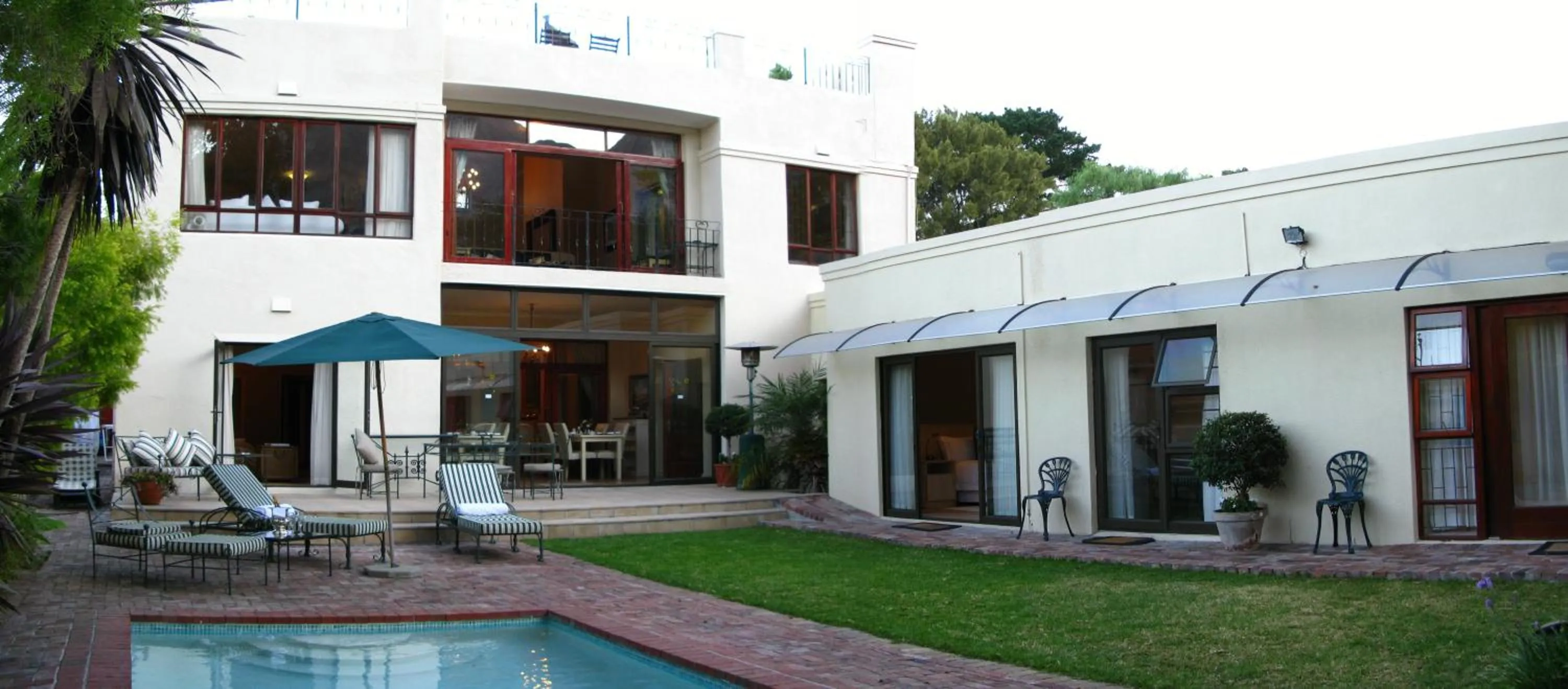 Swimming pool in Riversong Guest House