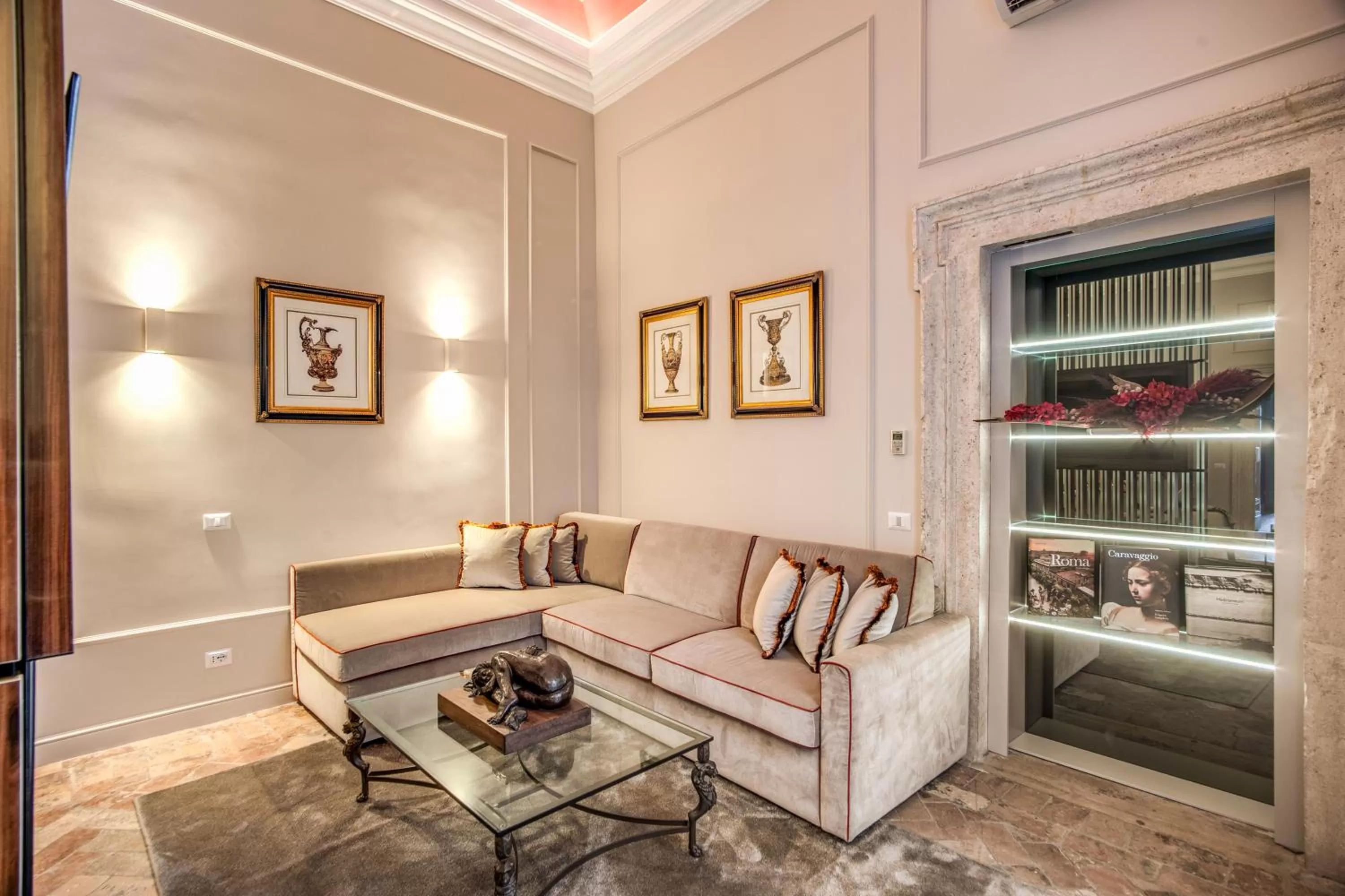 Photo of the whole room in Eitch Borromini Palazzo Pamphilj