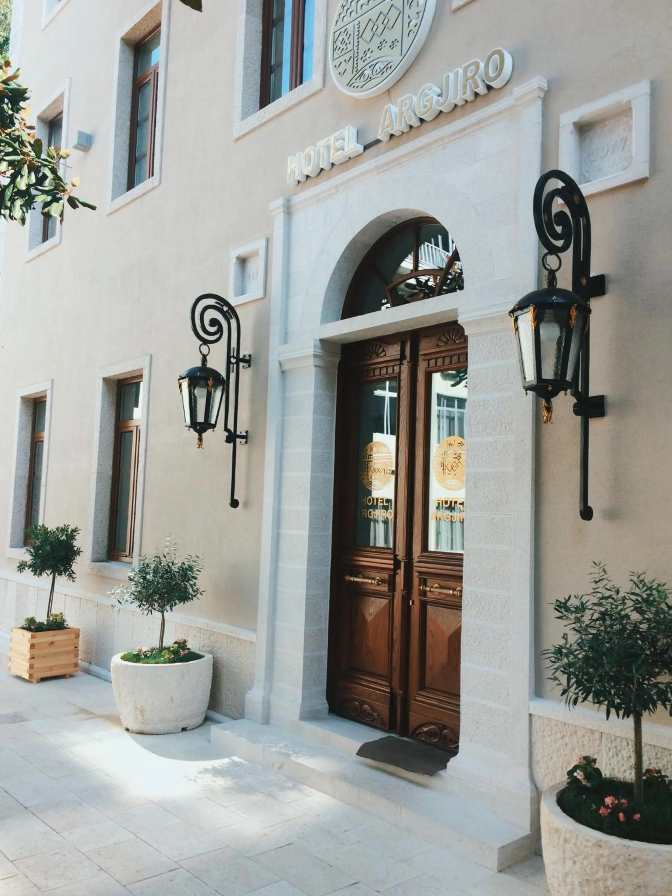 Facade/entrance in Hotel Argjiro