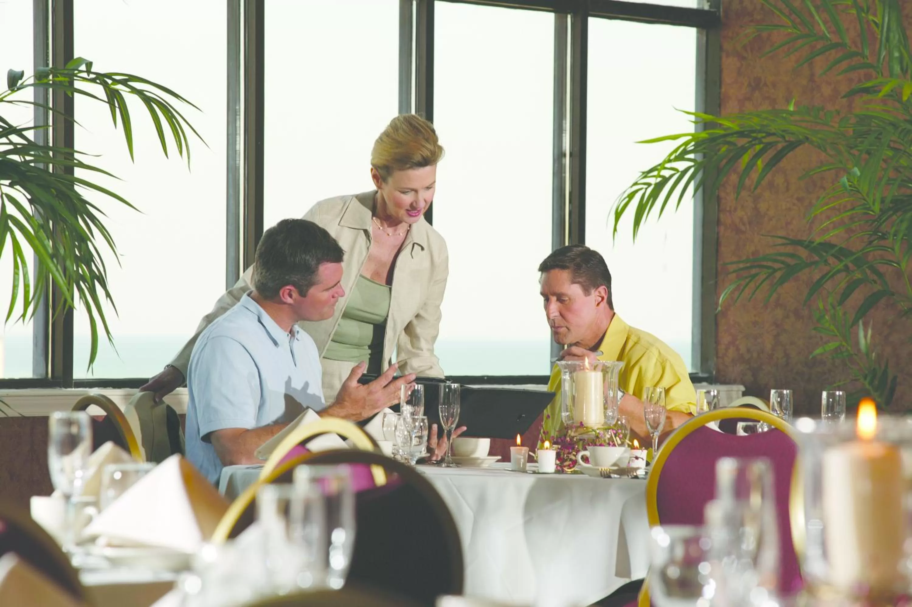 Restaurant/places to eat in Coral Beach Resort