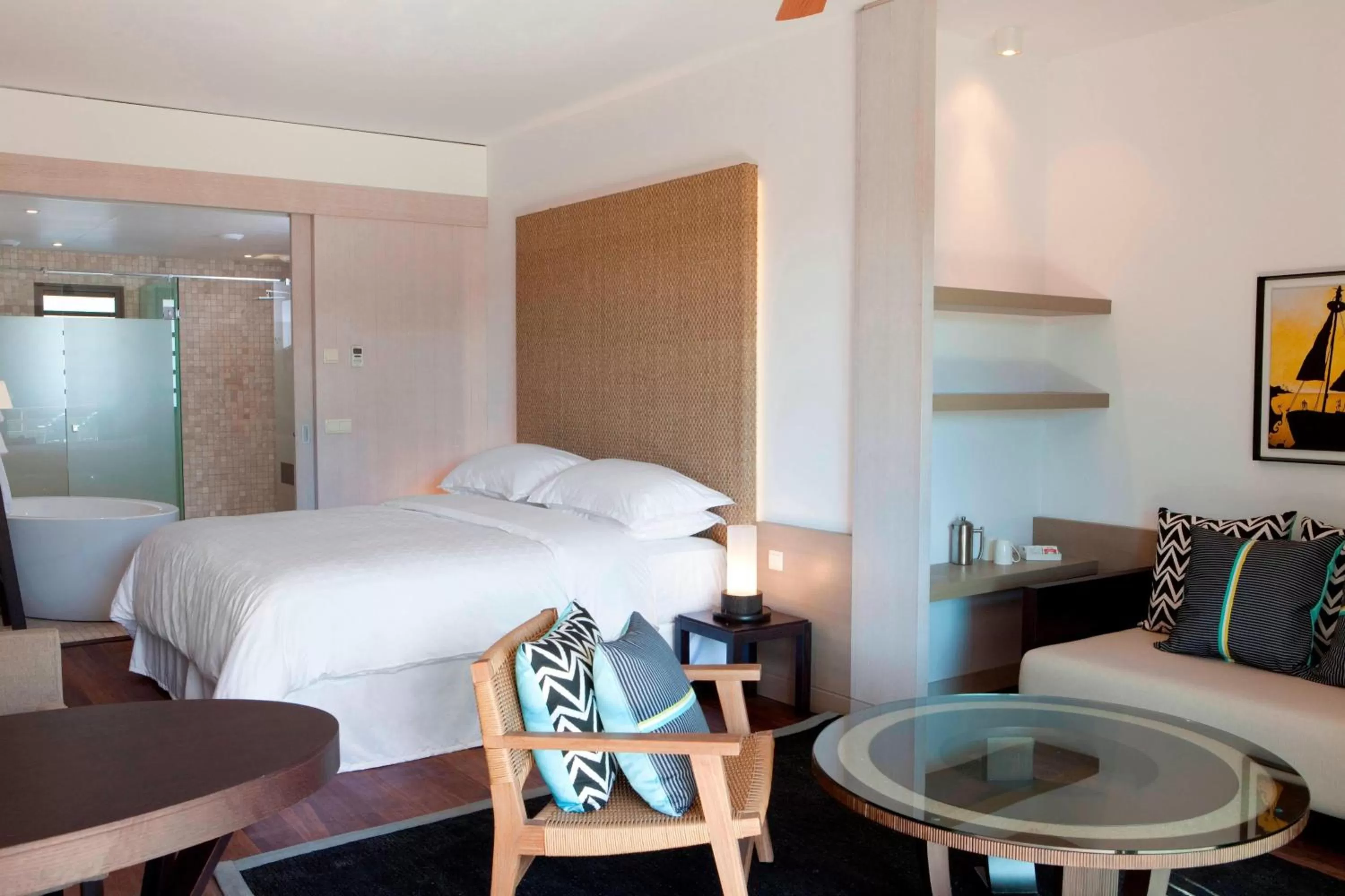 Photo of the whole room, Bed in Sheraton New Caledonia Deva Spa & Golf Resort