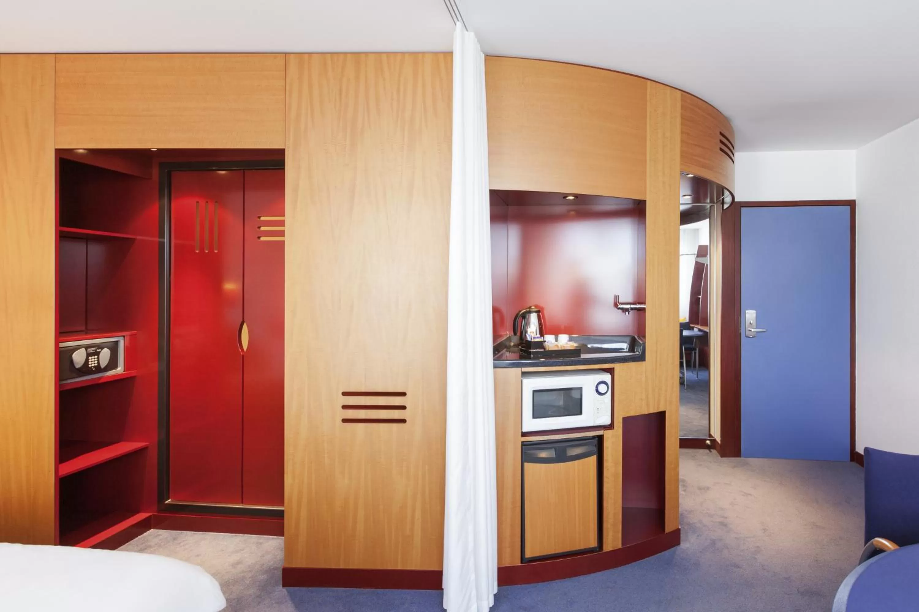 Superior Suite with 1 Double Bed and 2 Single Beds in Novotel Suites Nancy Centre