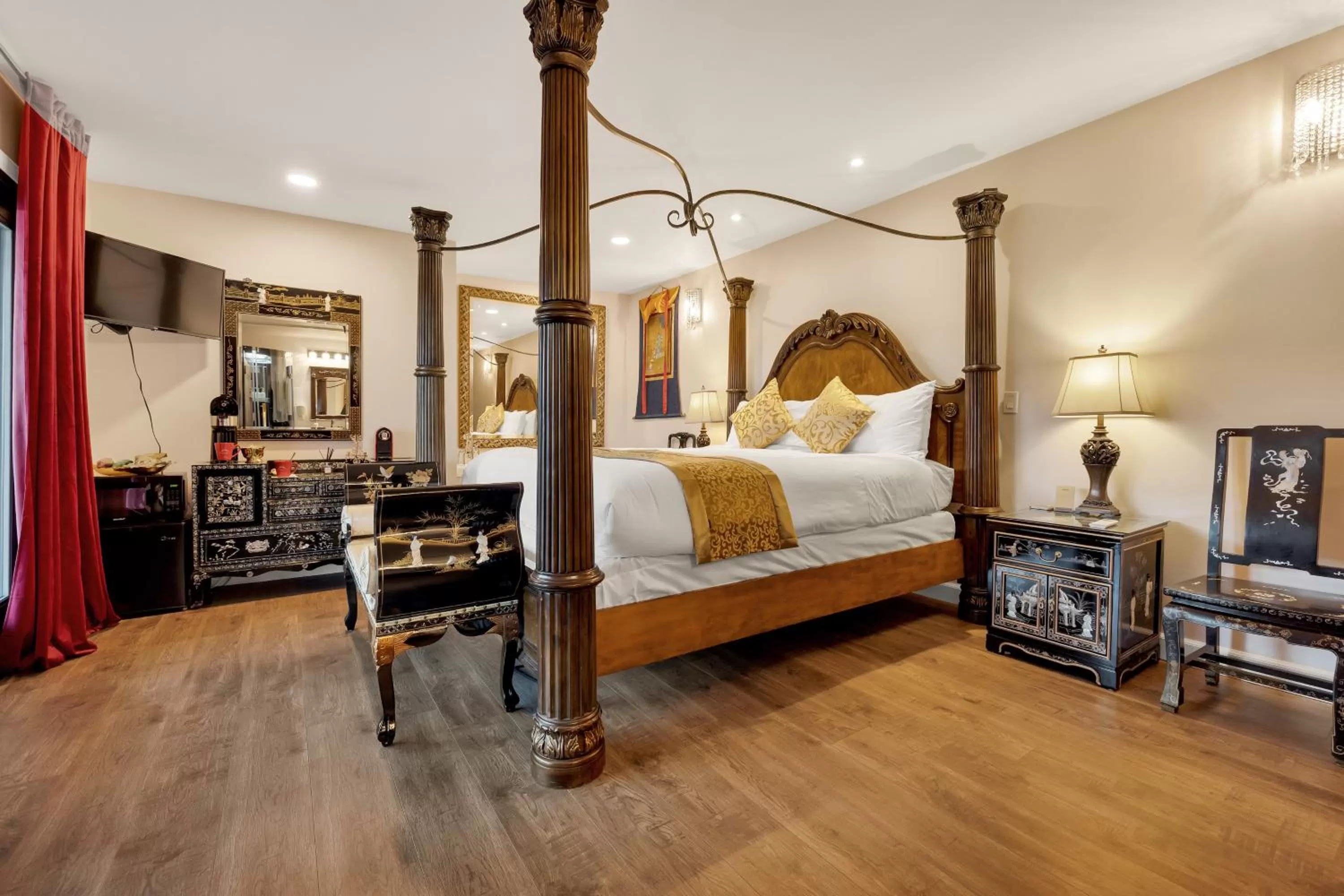 Bed in Quiet Mind Mountain Lodge, Retreat & Spa