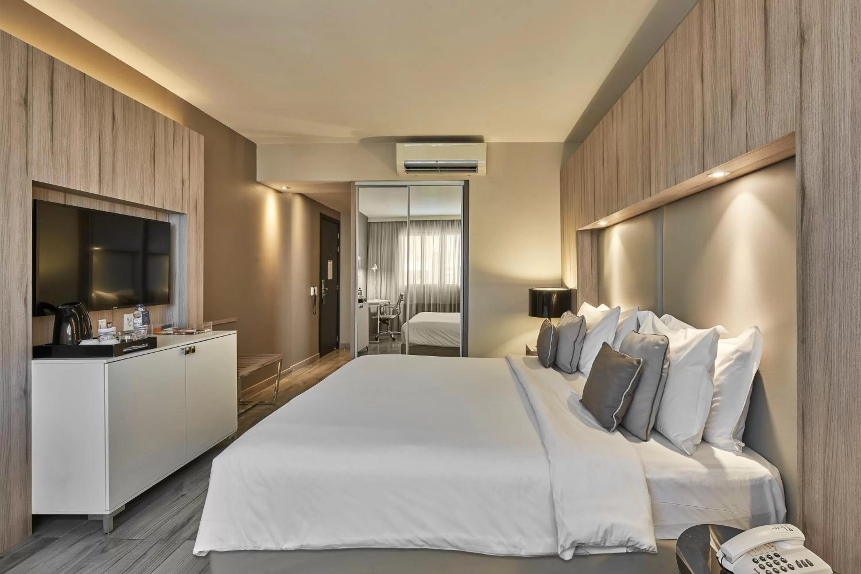 TV and multimedia, Bed in Radisson Blu Belo Horizonte Savassi