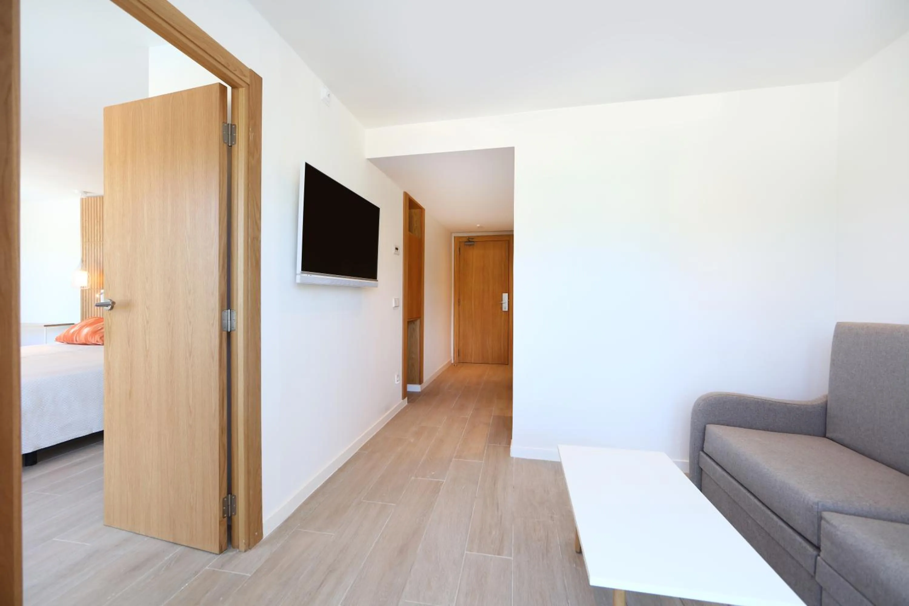 TV and multimedia, Bed in Iberostar Waves Playa de Muro