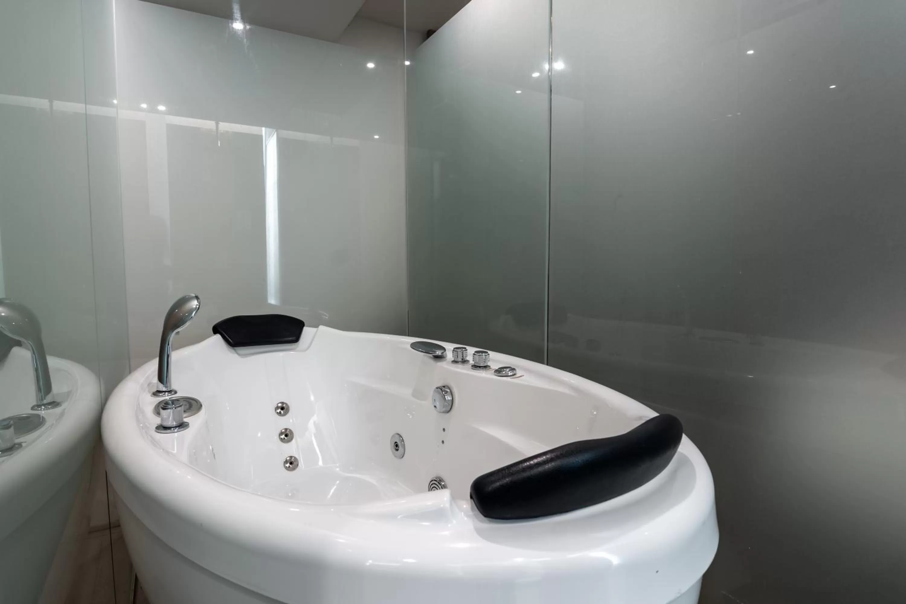 Shower in Apple Hotel Times Square