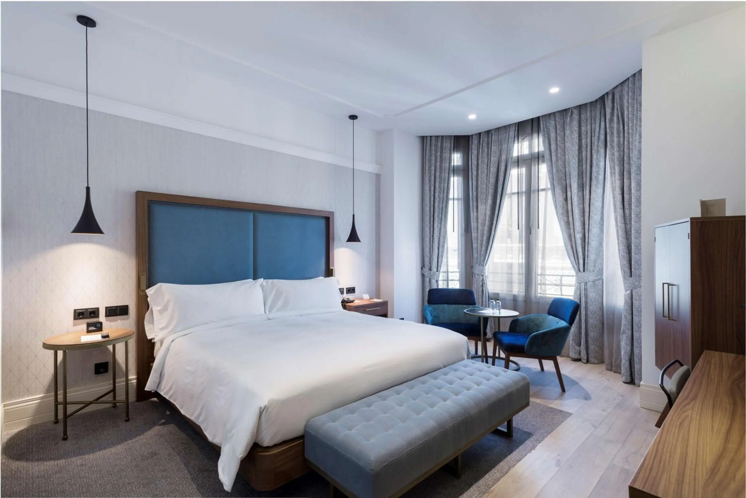 Bed in DoubleTree by Hilton Madrid-Prado