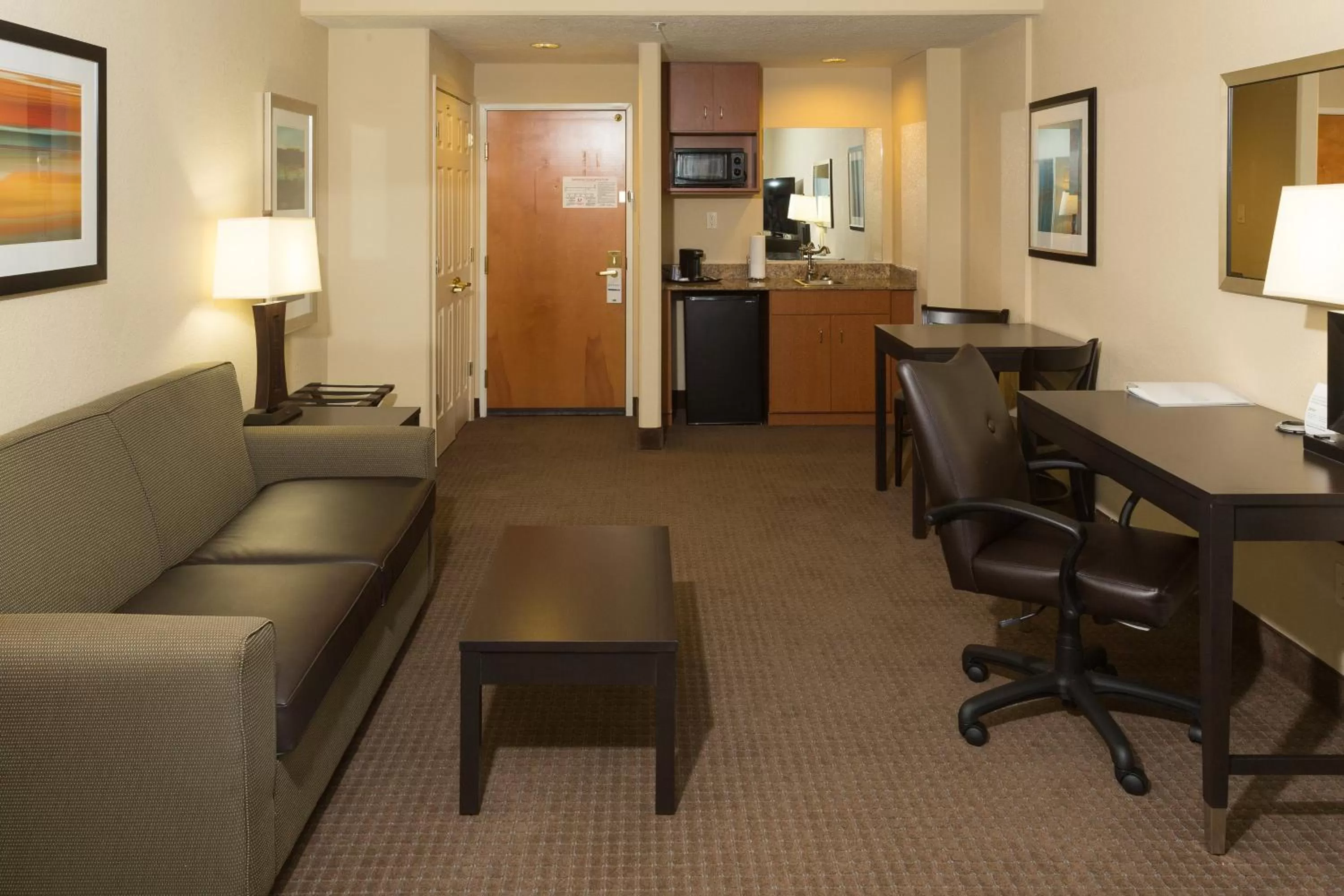 Photo of the whole room in Holiday Inn Express Hotel & Suites Jacksonville Airport by IHG