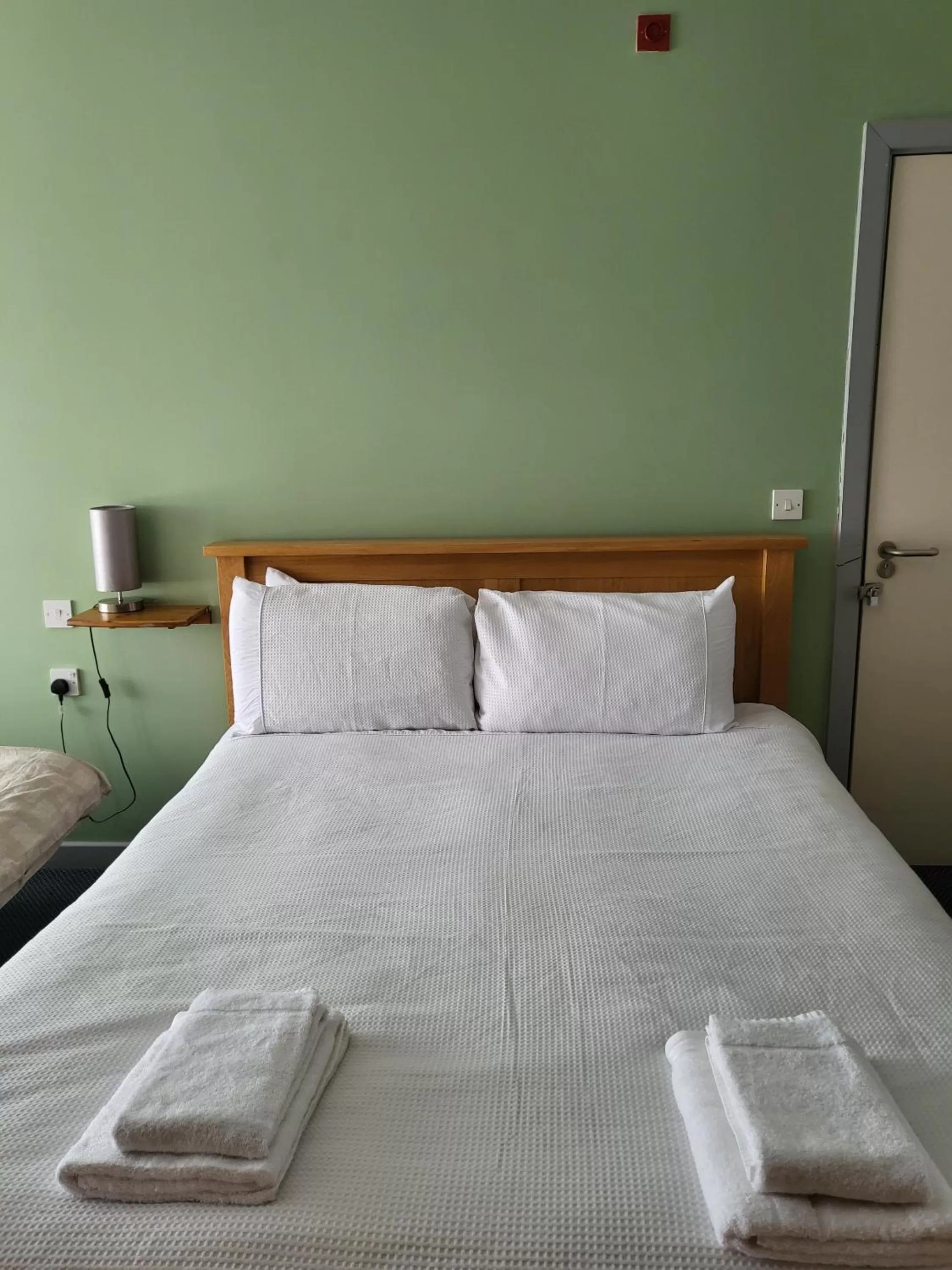 Bedroom, Bed in The Lamb and Flag