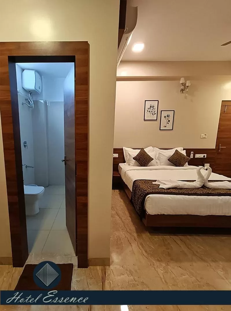 Shower, Bed in Hotel ESSENCE