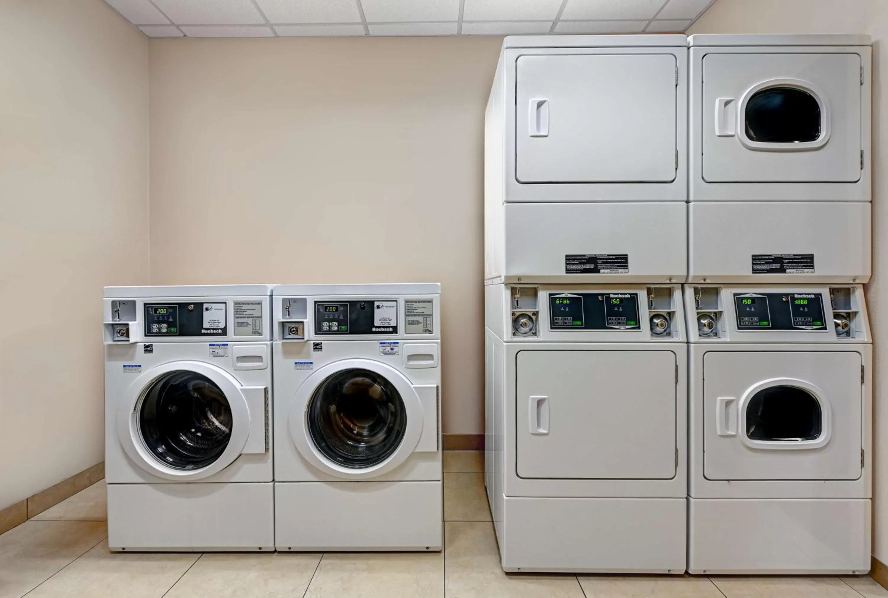 Property building in Hampton Inn Deming