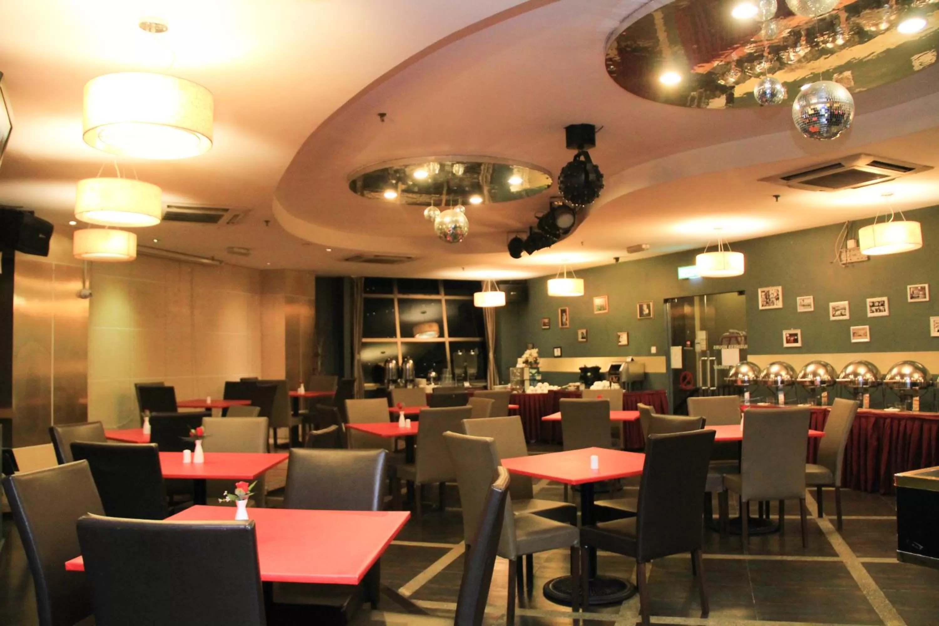 Restaurant/places to eat in Shervinton Executive Boutique Hotel