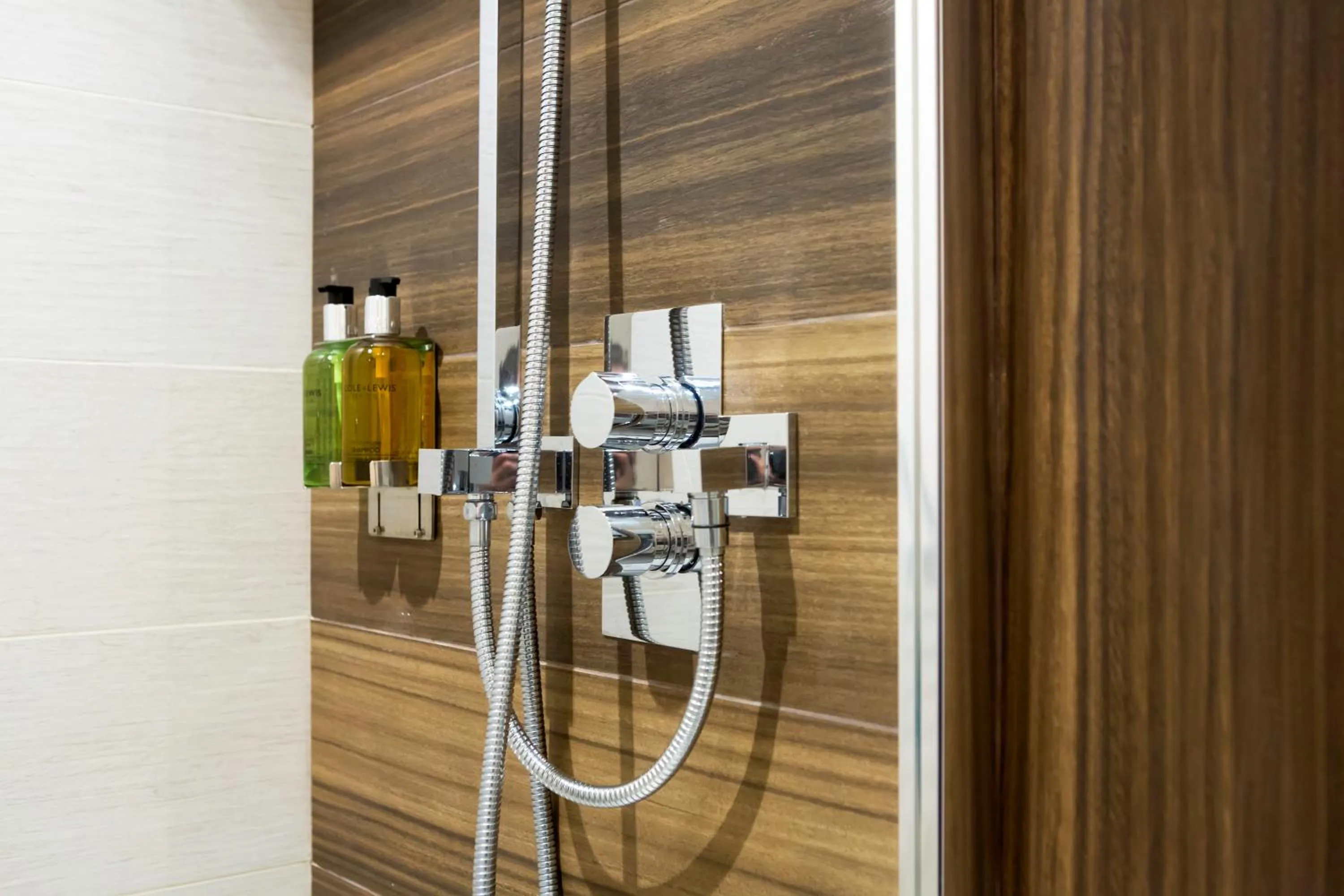 Bathroom in Hotel 7, Dublin City Centre