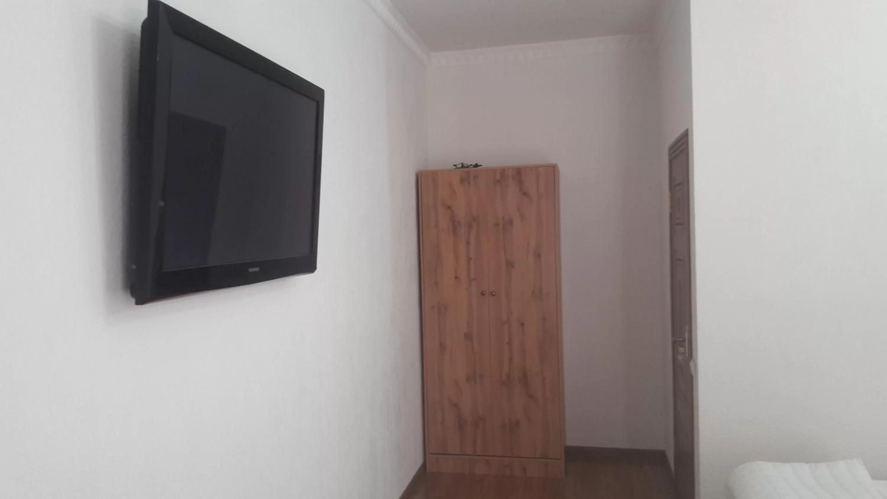 TV/Entertainment Center in Naqshband