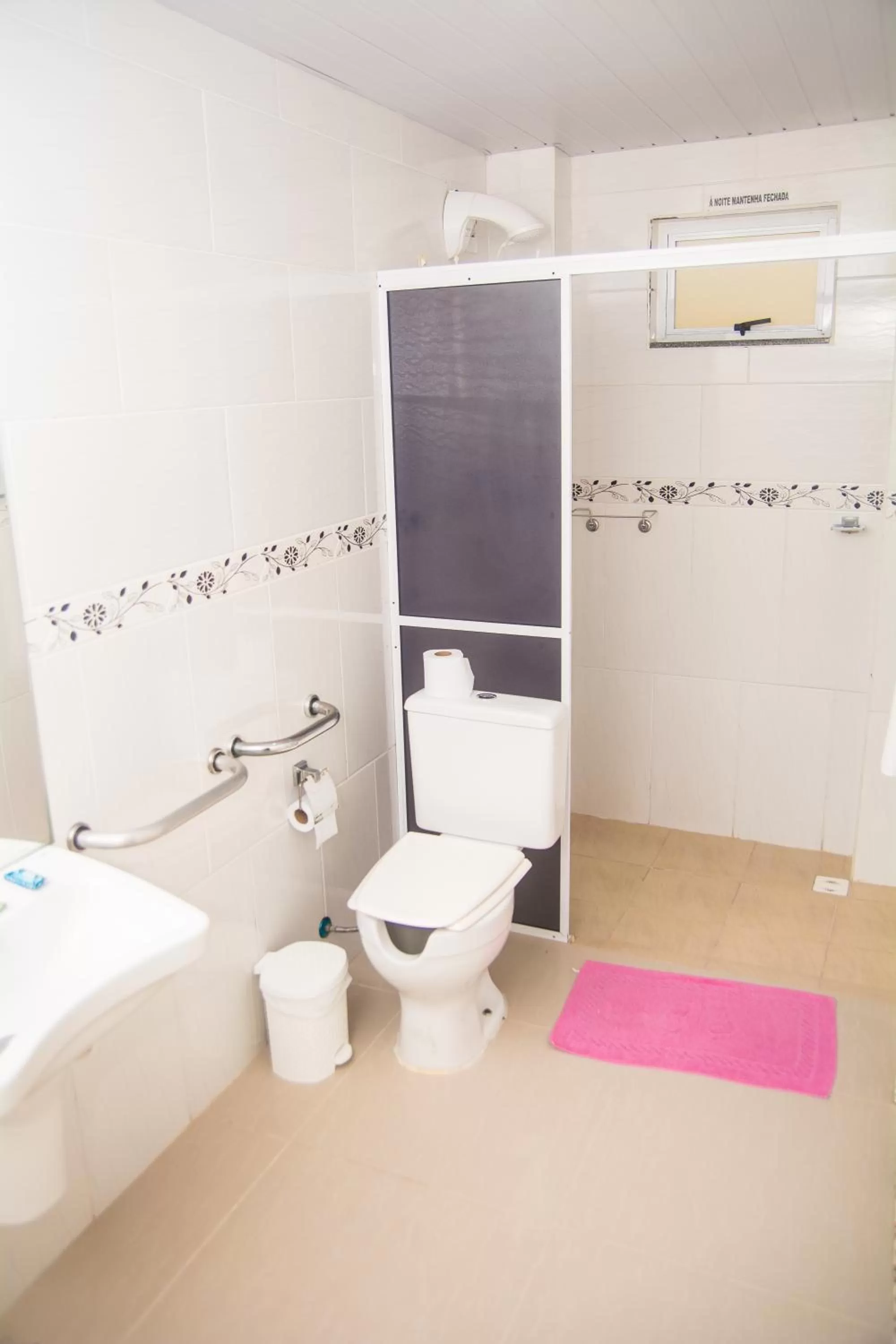 Bathroom in Hotel Guerra - Pousada Montebelo