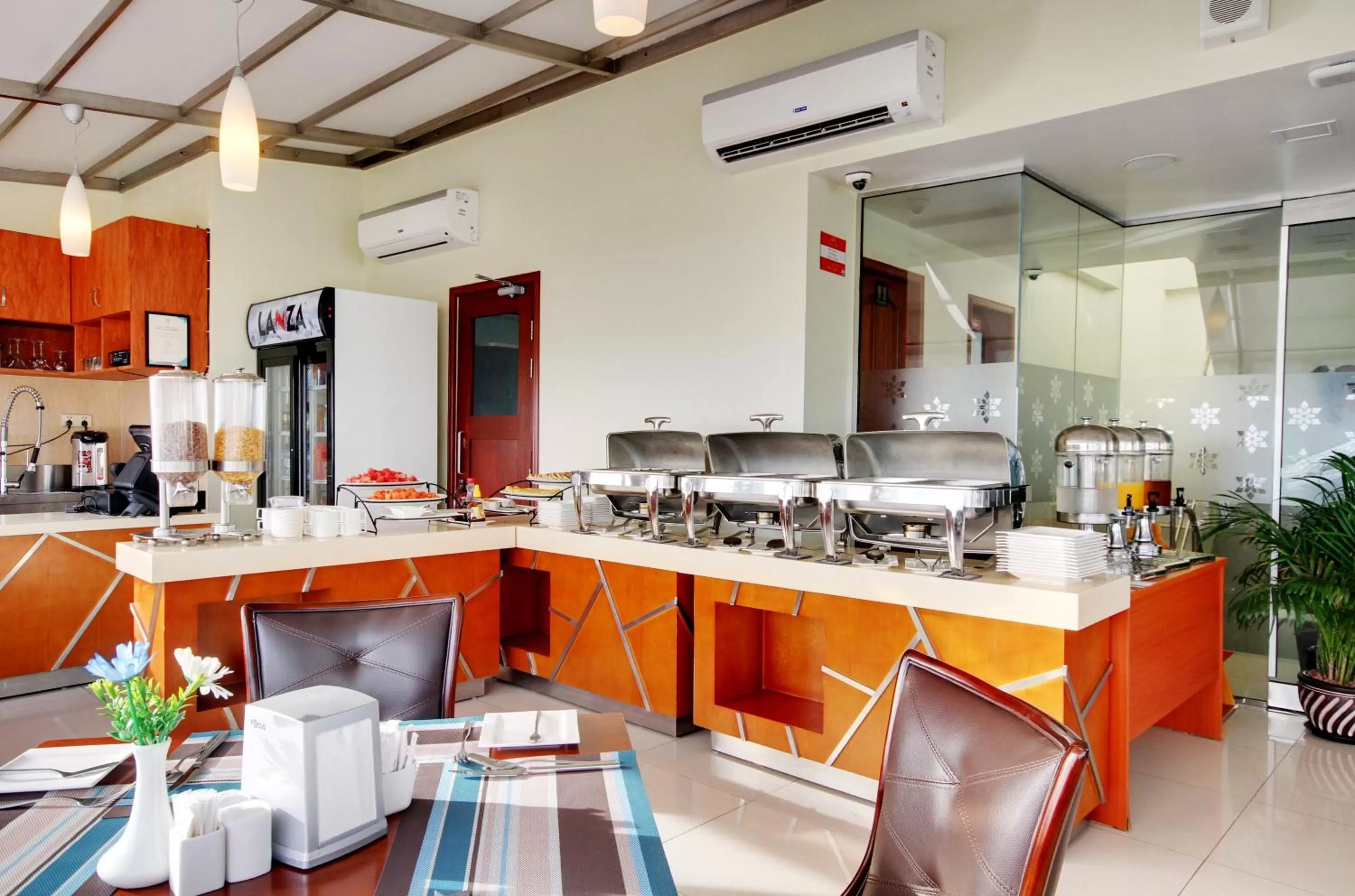 Buffet breakfast in Unima Grand