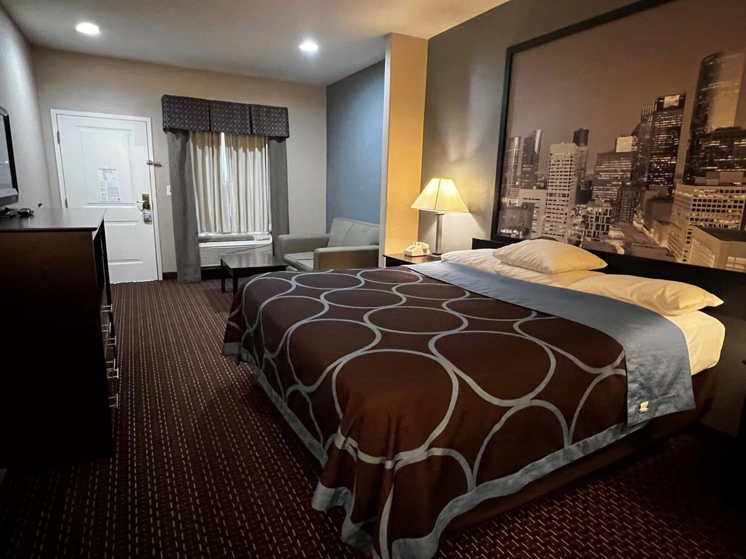Photo of the whole room, Bed in Super 8 by Wyndham Center
