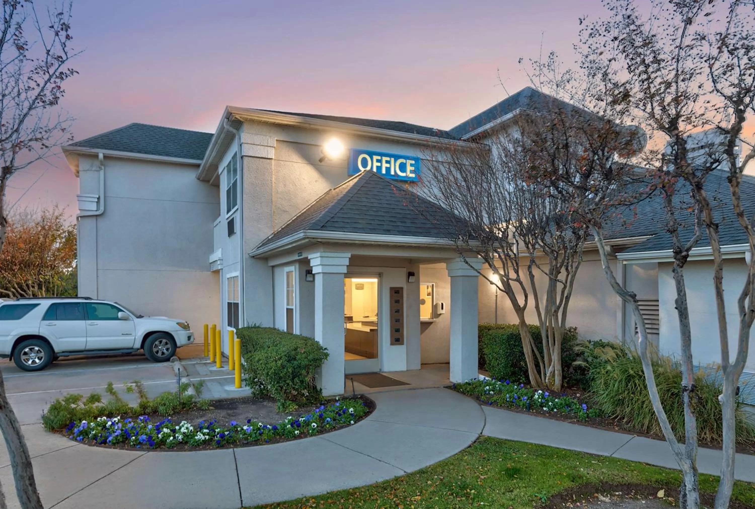 Property building in Studio 6-North Richland Hills, TX - Fort Worth