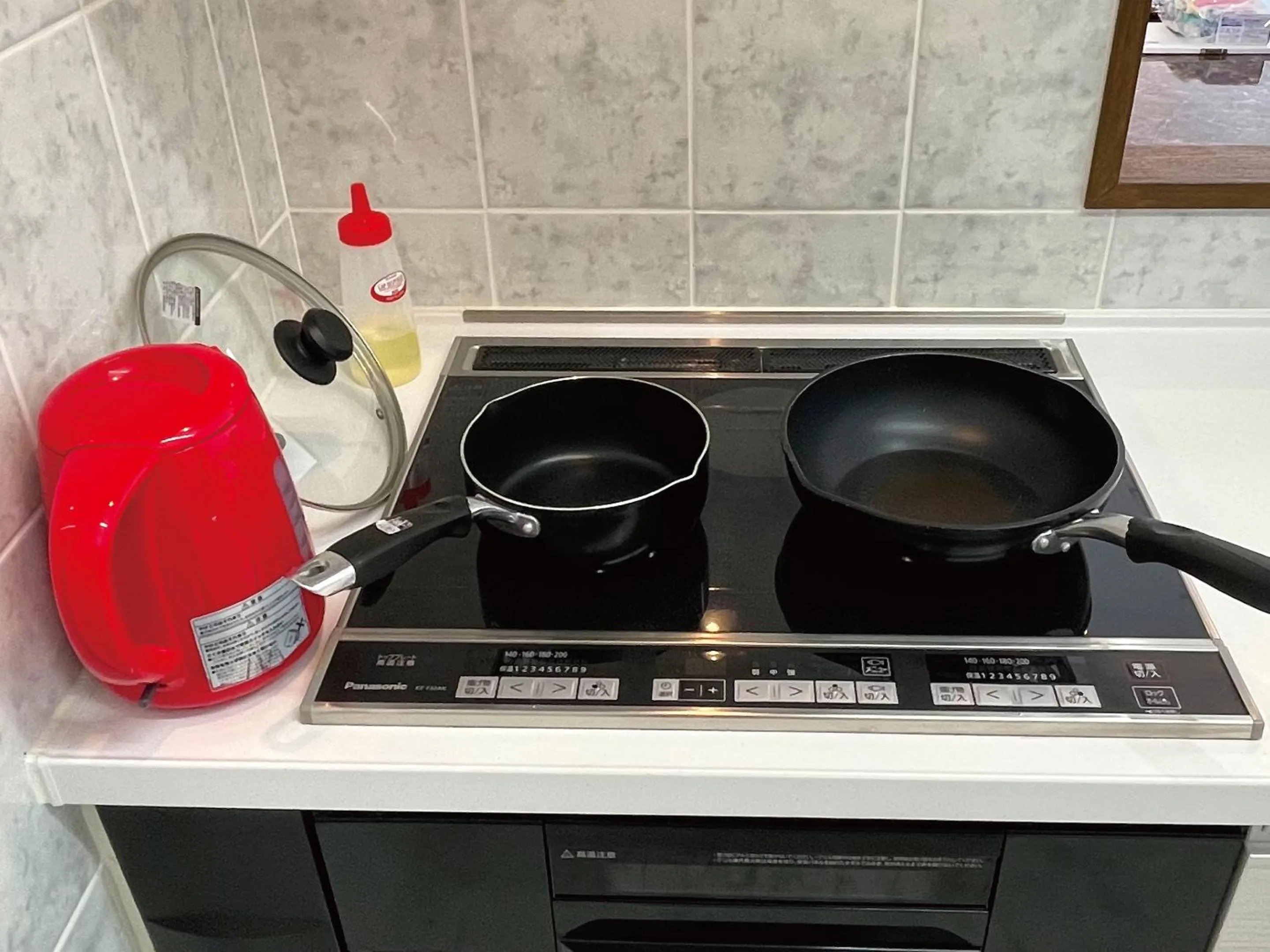 Photo of the whole room in G-RATIS Omoromachi