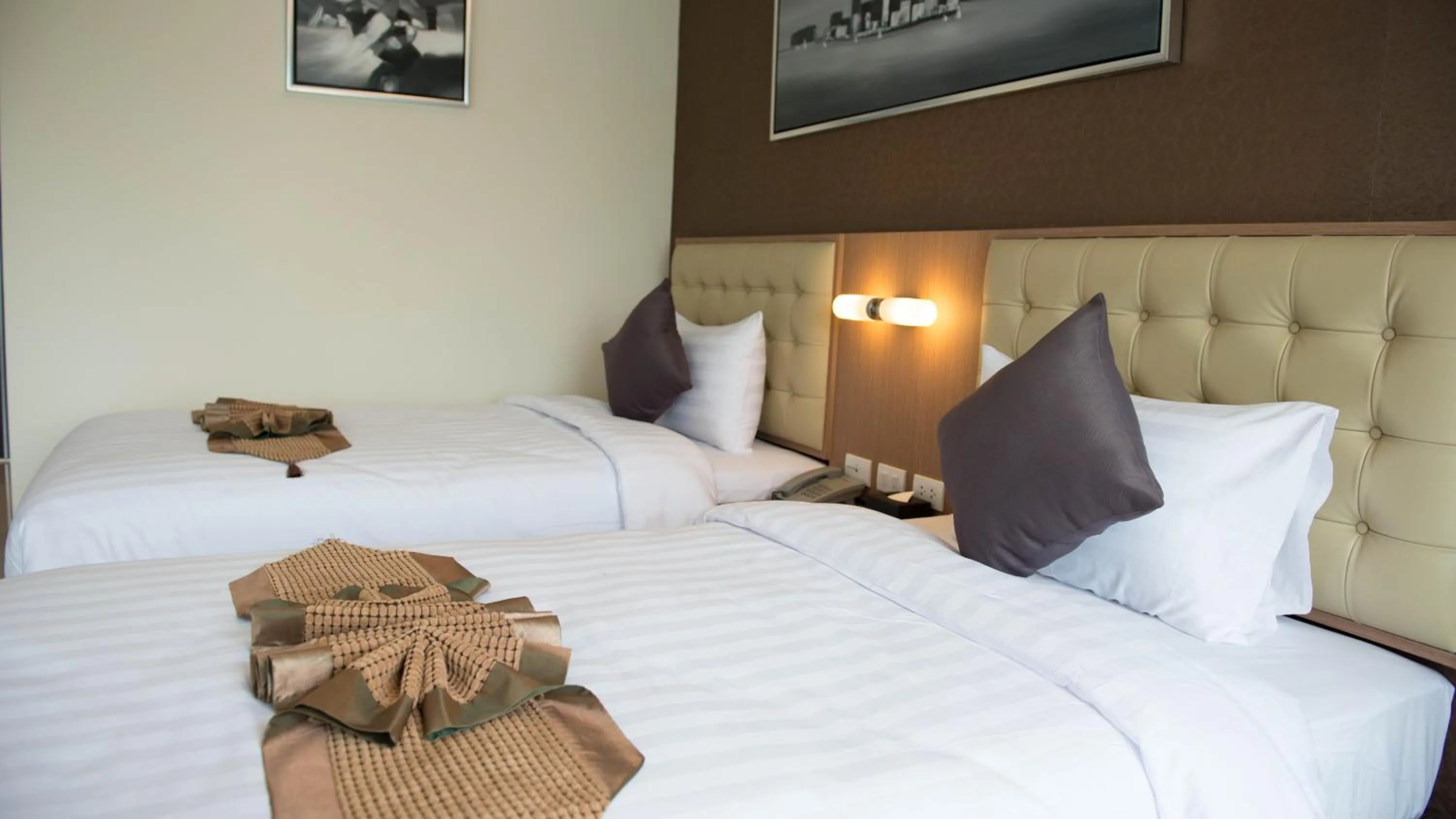 Bed in Picnic Hotel Bangkok - Rang Nam