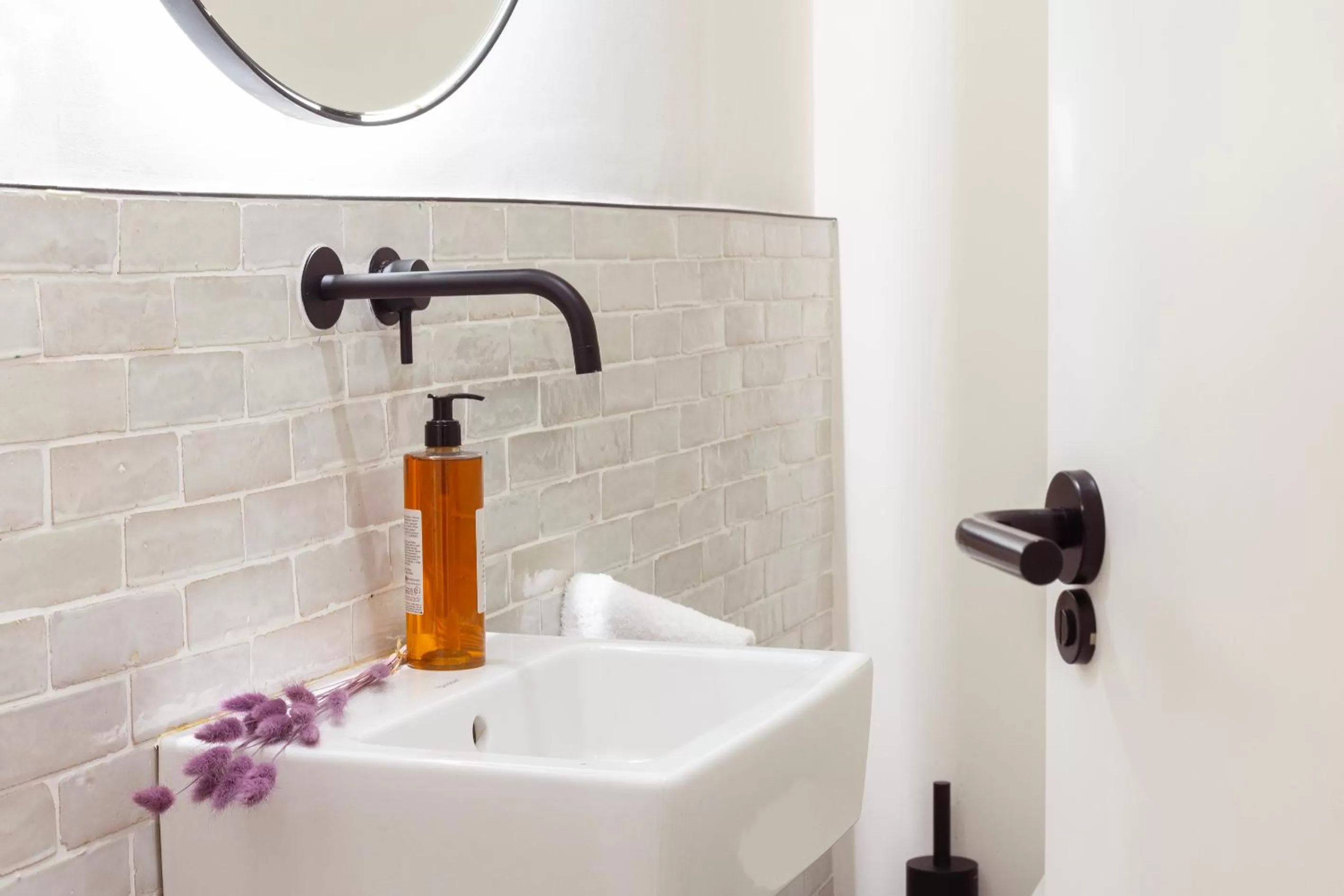 Bathroom in Samaritana Suites