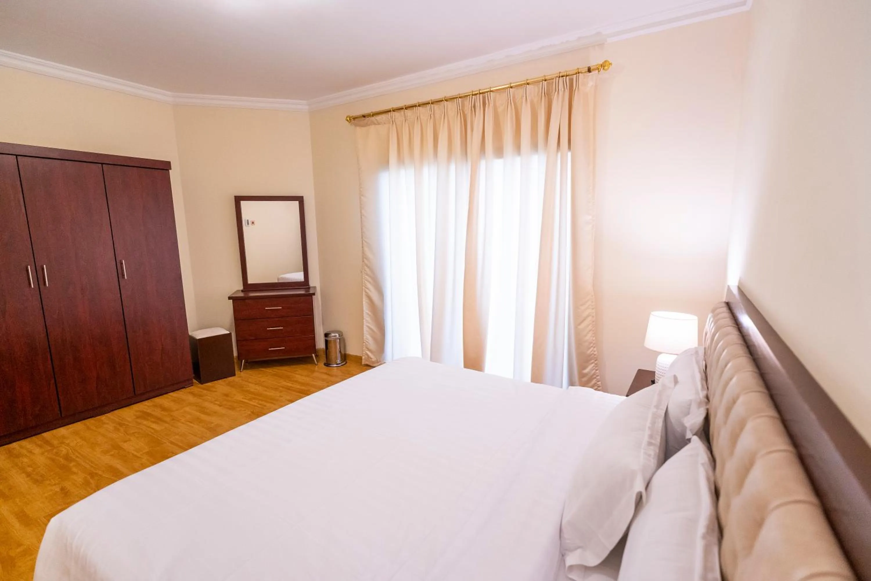 Bedroom, Bed in Majestic Hotel