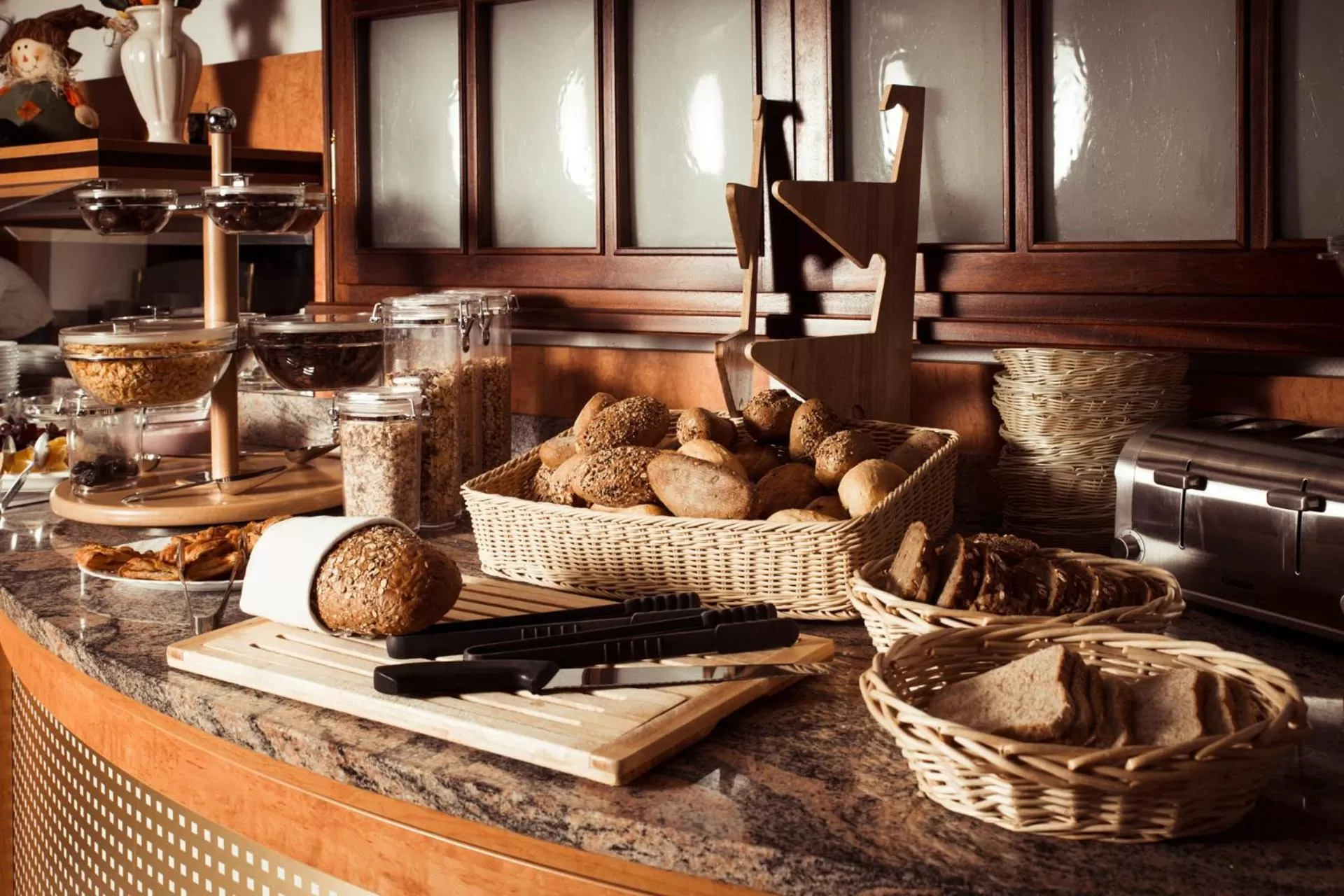 Buffet breakfast in Aparthotel Astro - Nichtraucherhotel