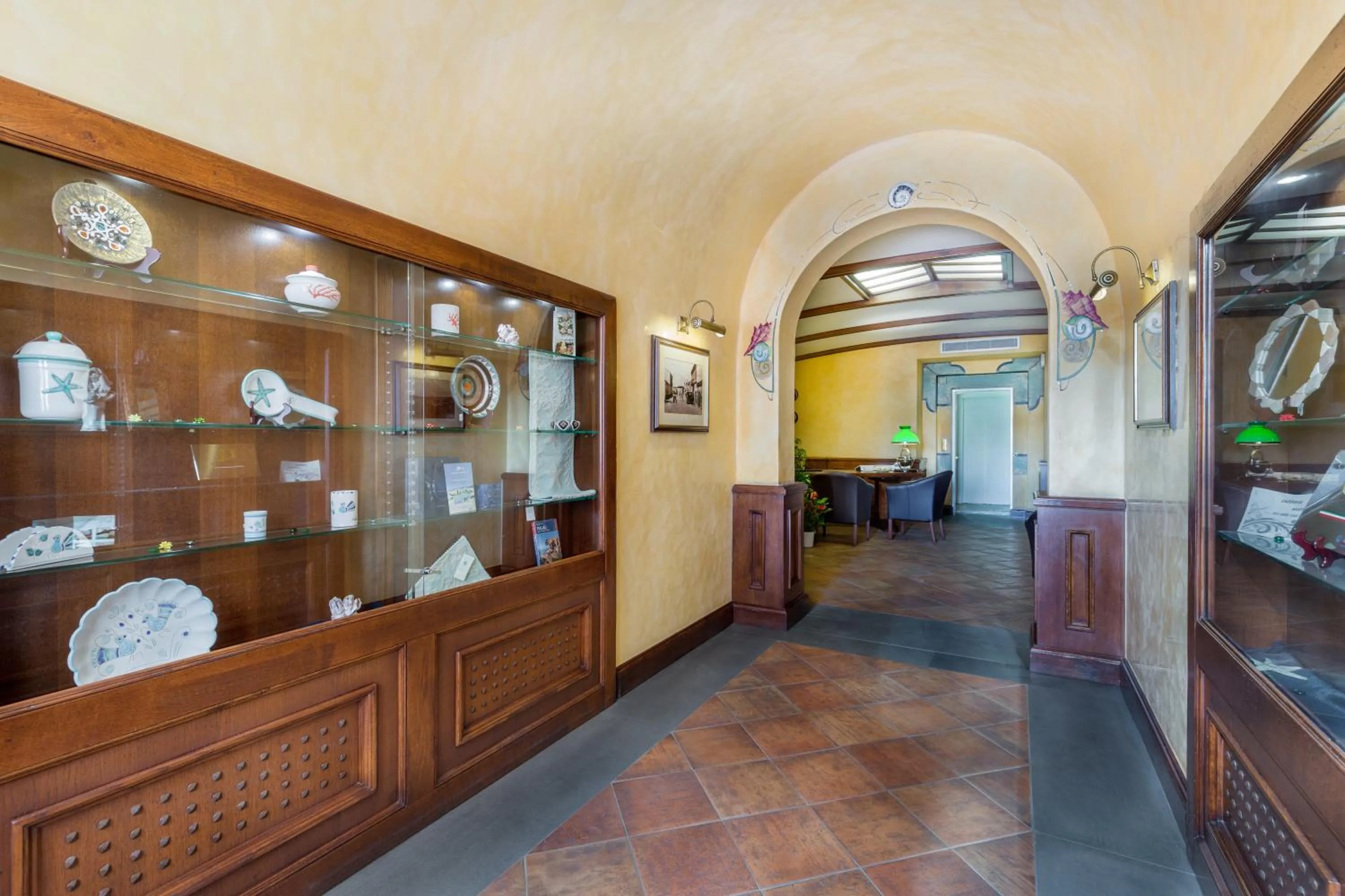On-site shops in La Vecchia Fonte Boutique Hotel