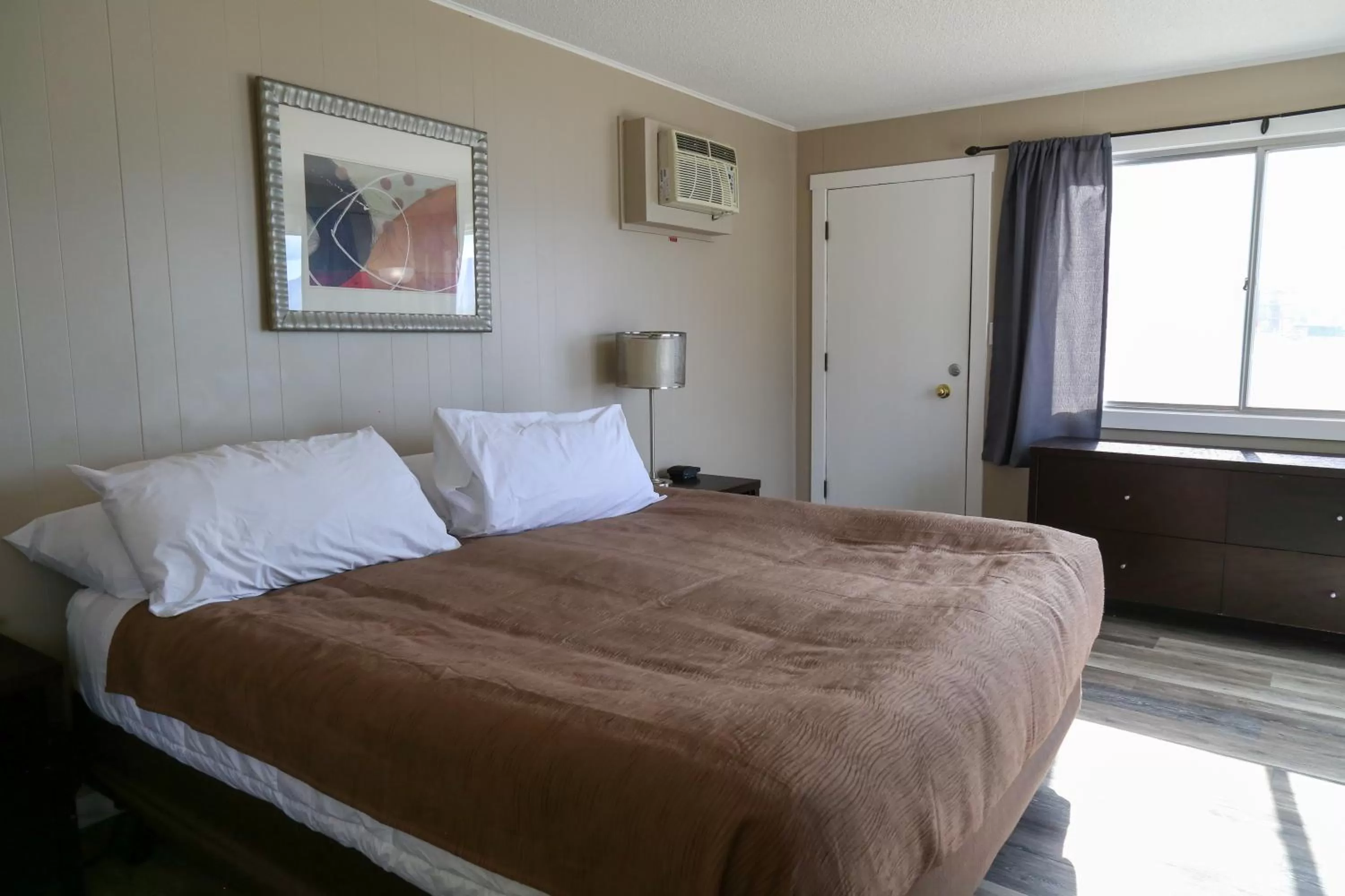 Bed in Richter Pass Beach Resort