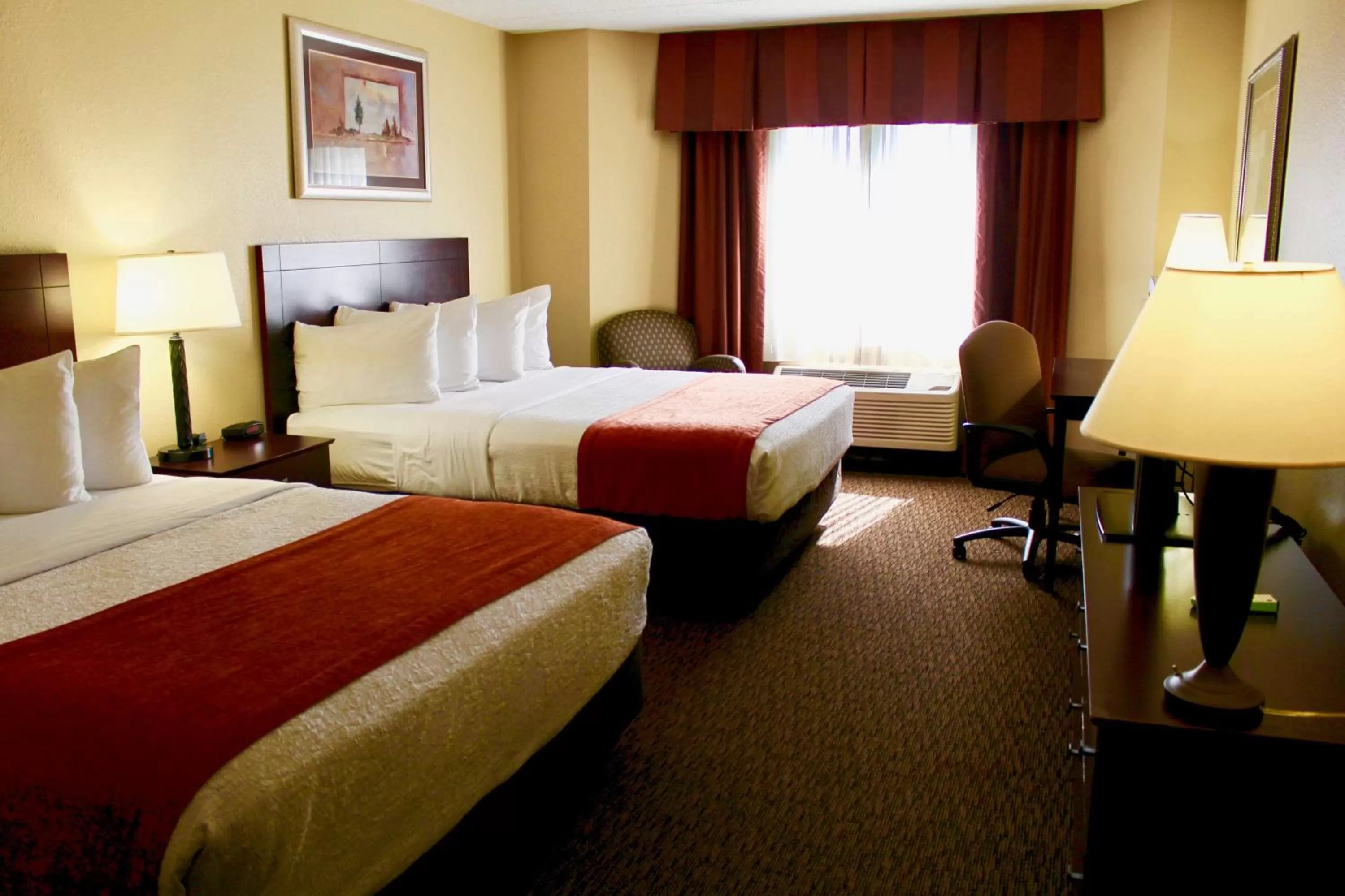 Photo of the whole room, Bed in Best Western Plus Dakota Ridge